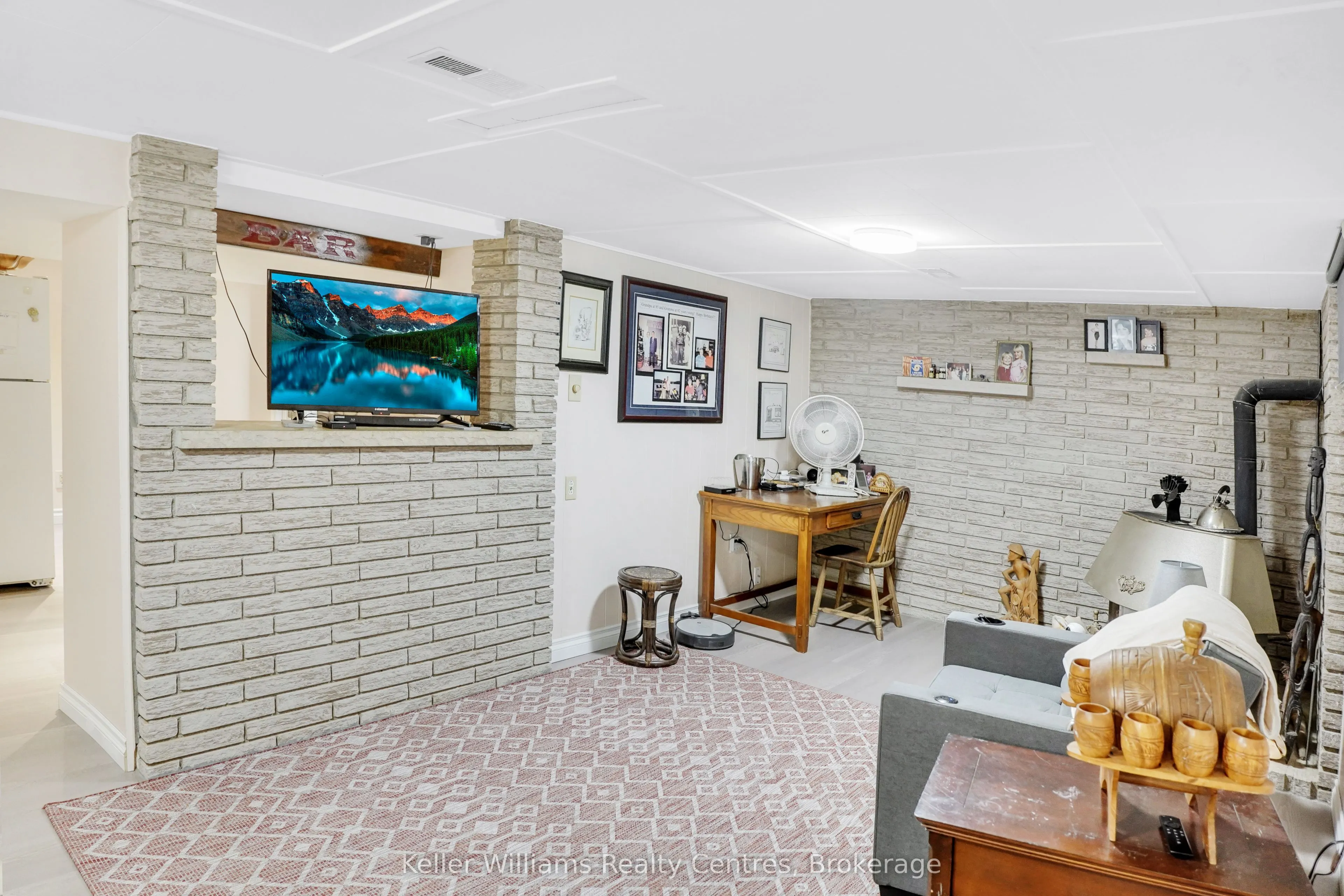 202 Bennett Street W