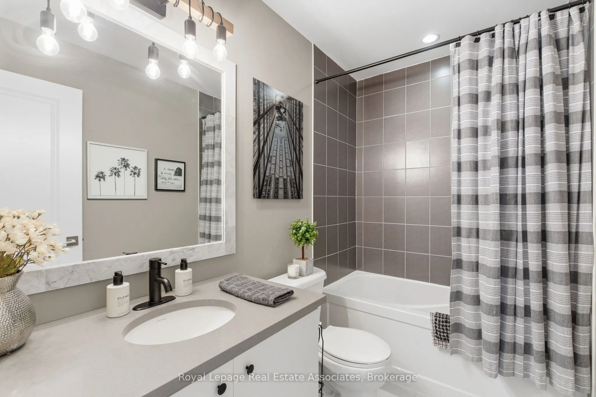 383 Dundas Street E, #7