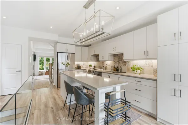 383 Dundas Street E, #7