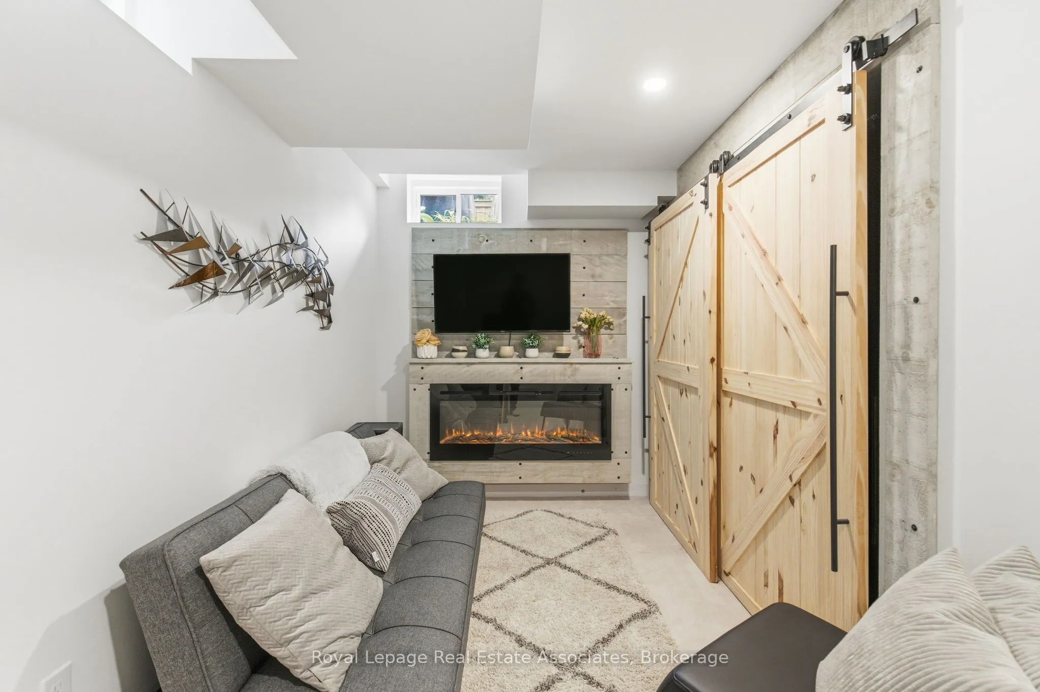 383 Dundas Street E, #7