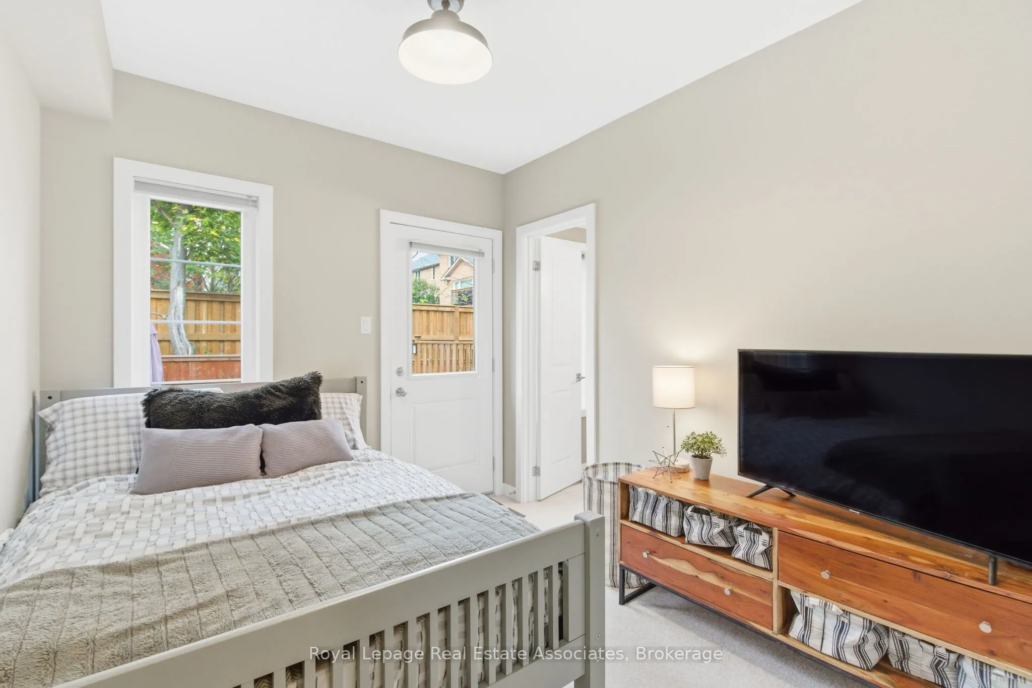 383 Dundas Street E, #7