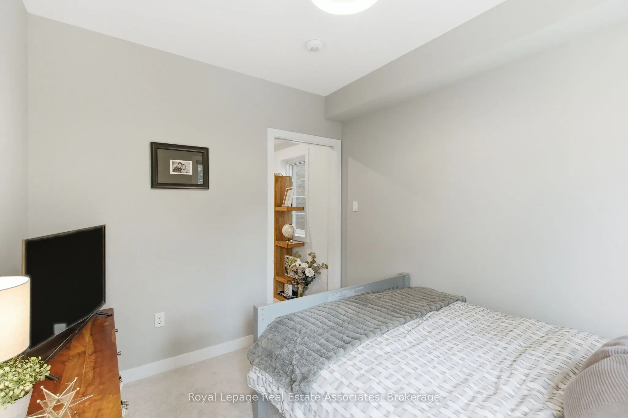 383 Dundas Street E, #7