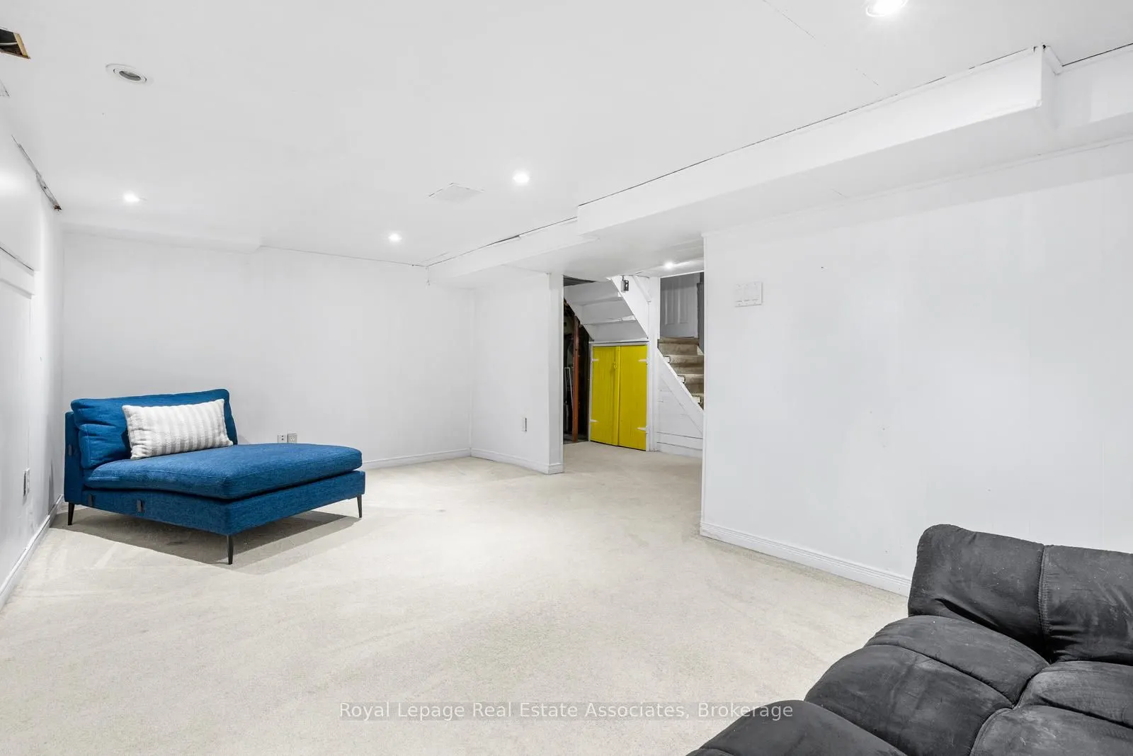 263 Houghton Avenue S