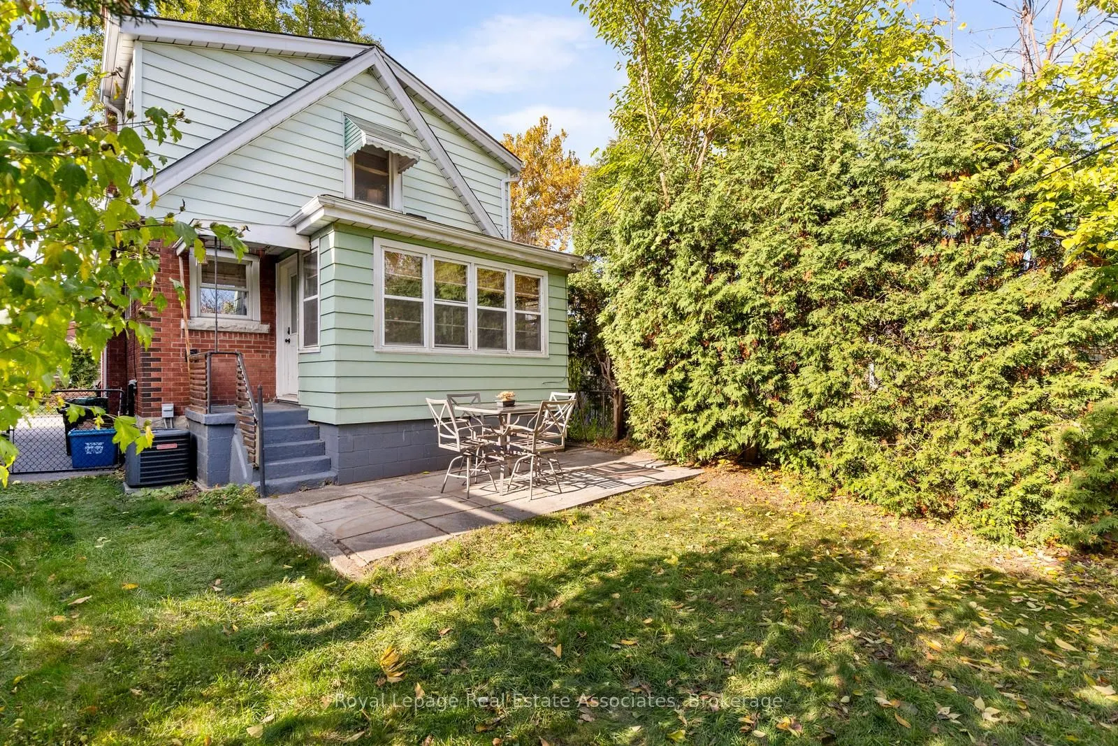 263 Houghton Avenue S