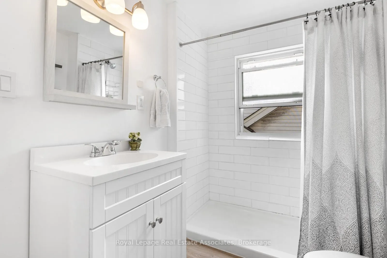 263 Houghton Avenue S