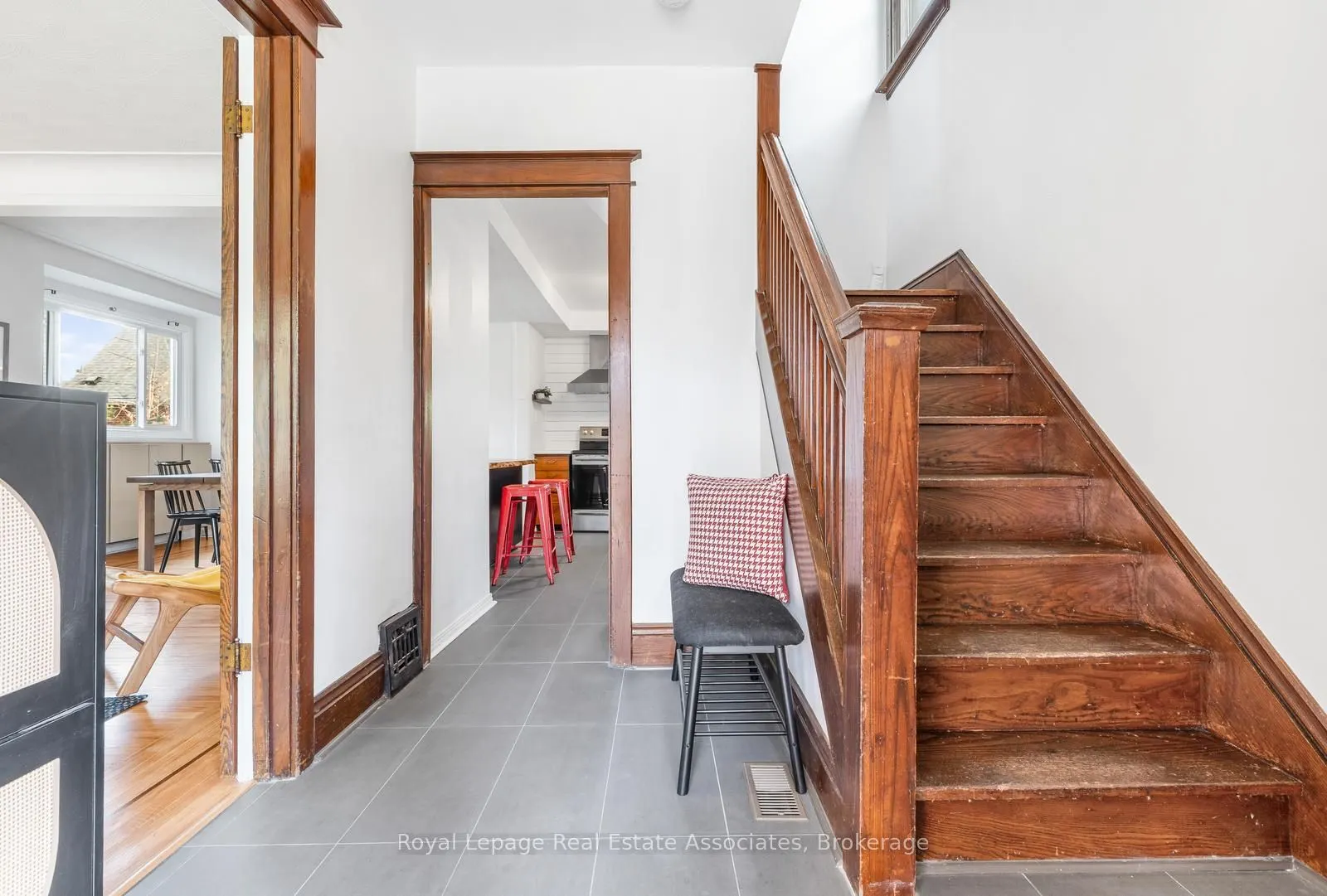 263 Houghton Avenue S