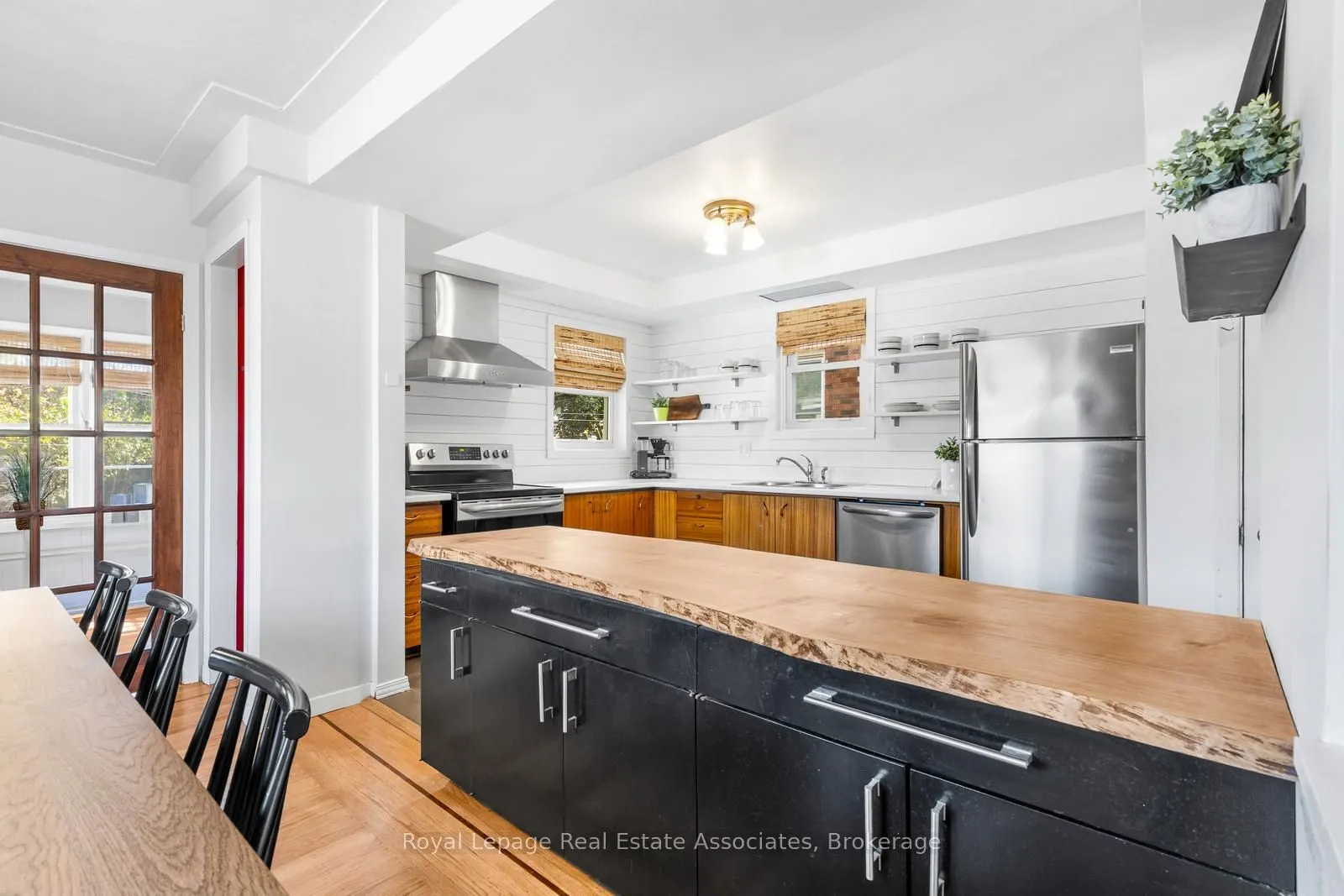 263 Houghton Avenue S