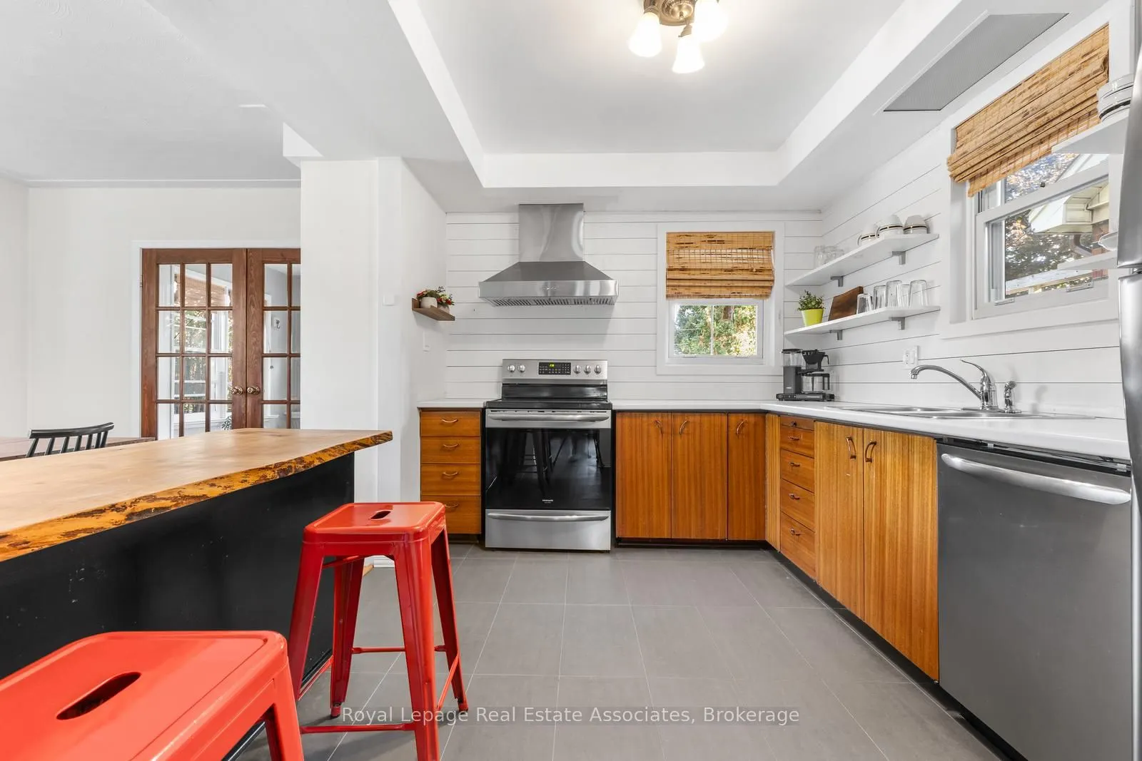 263 Houghton Avenue S