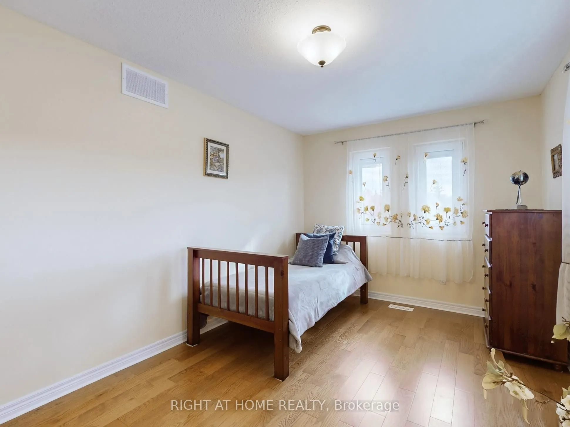 124 Peachwood Crescent