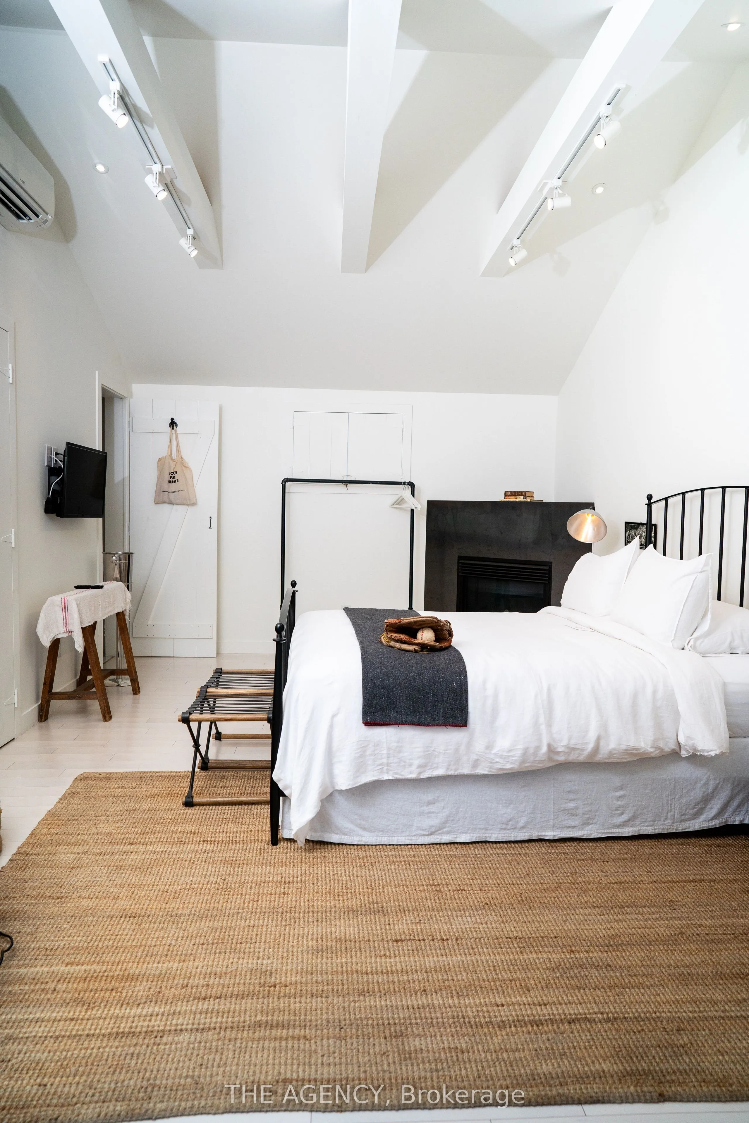 349 Wellington Main Street