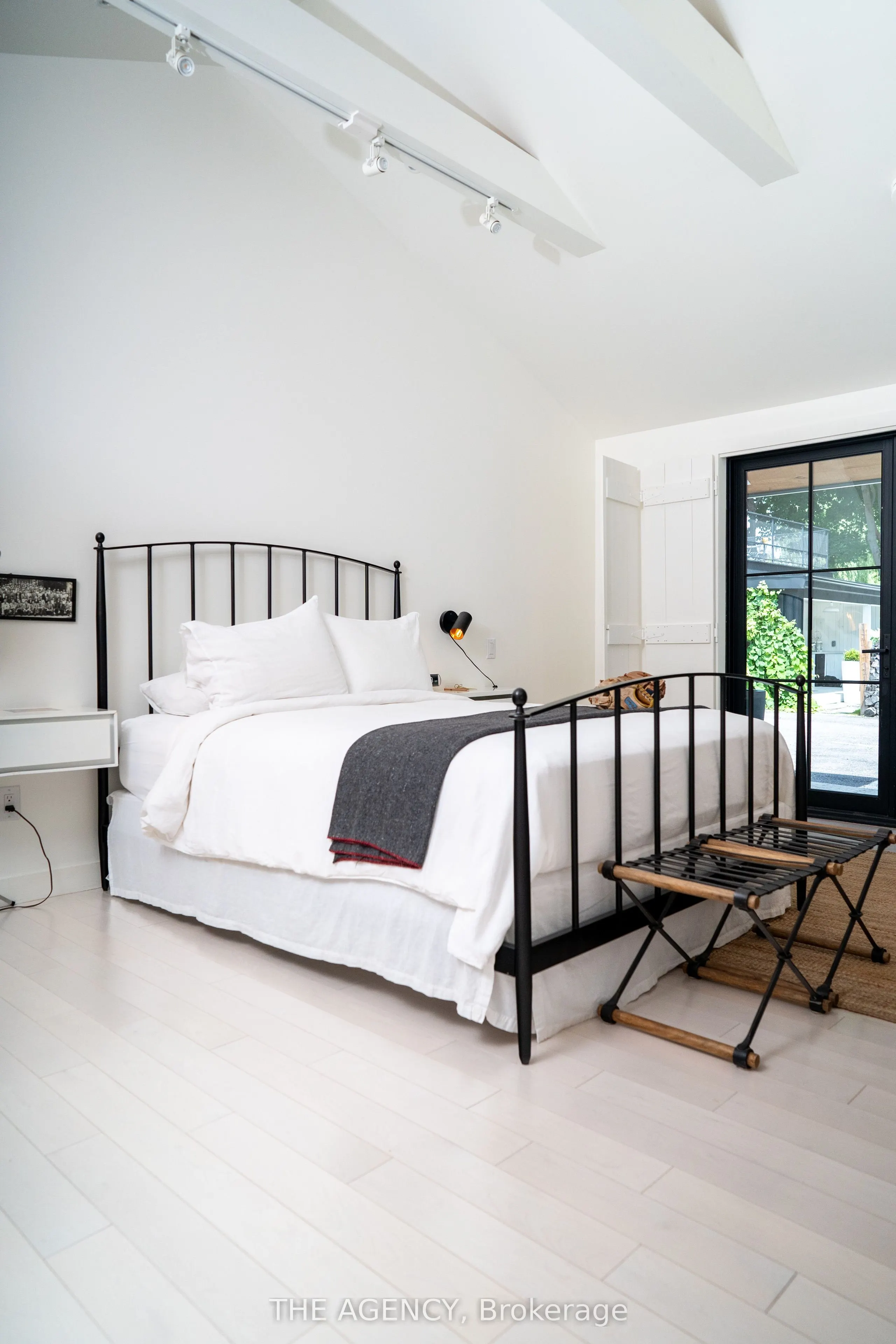 349 Wellington Main Street