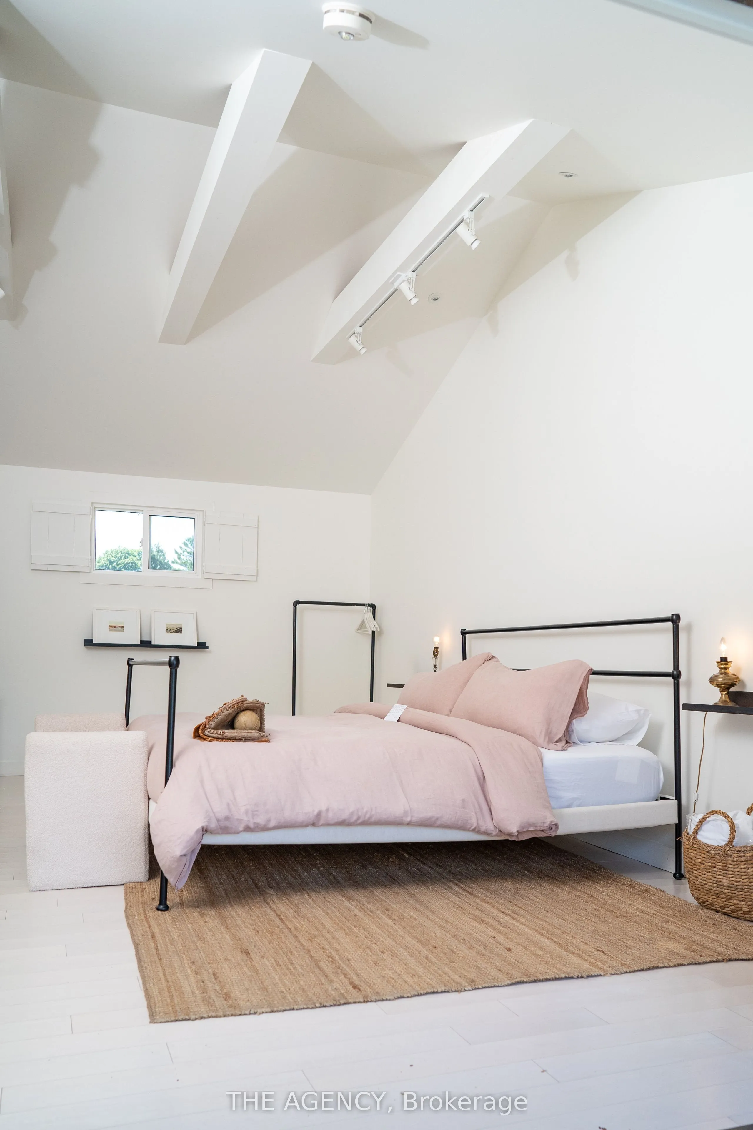 349 Wellington Main Street