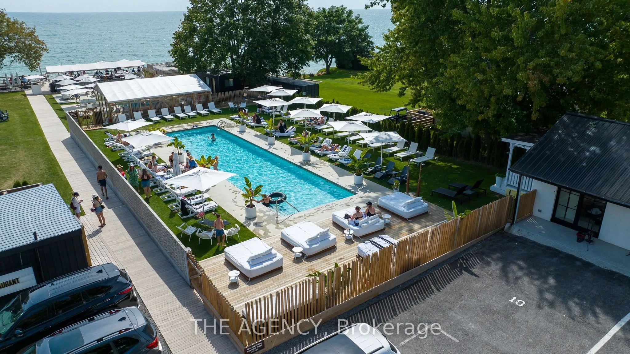 349 Wellington Main Street