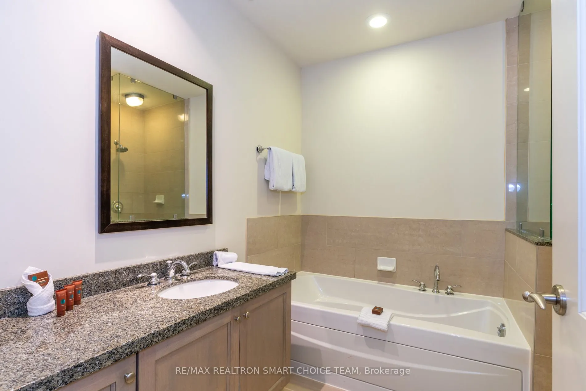 1869 Muskoka 118 Road W, #L204-A1&B1