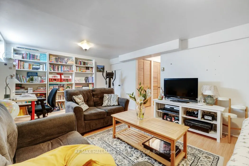 2534 Southvale Crescent