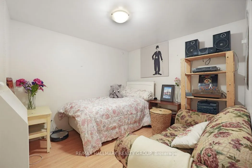 2534 Southvale Crescent