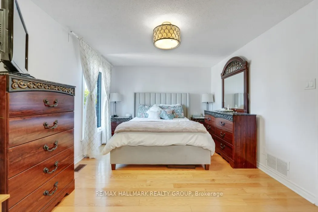 2534 Southvale Crescent