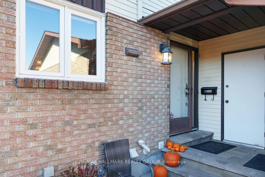 2534 Southvale Crescent