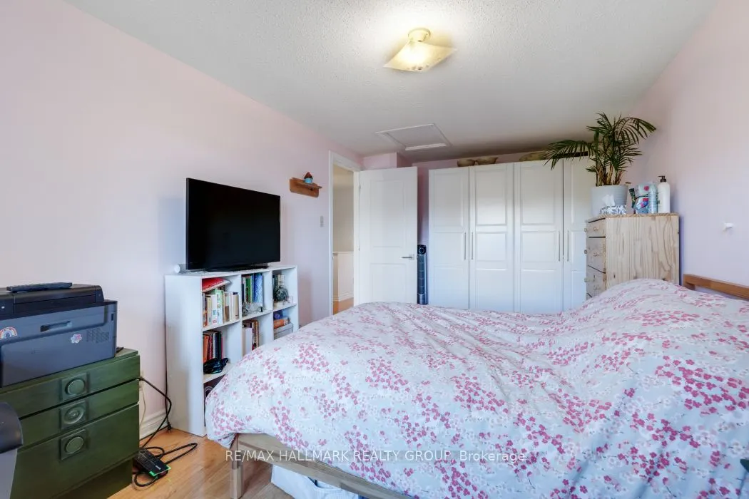 2534 Southvale Crescent