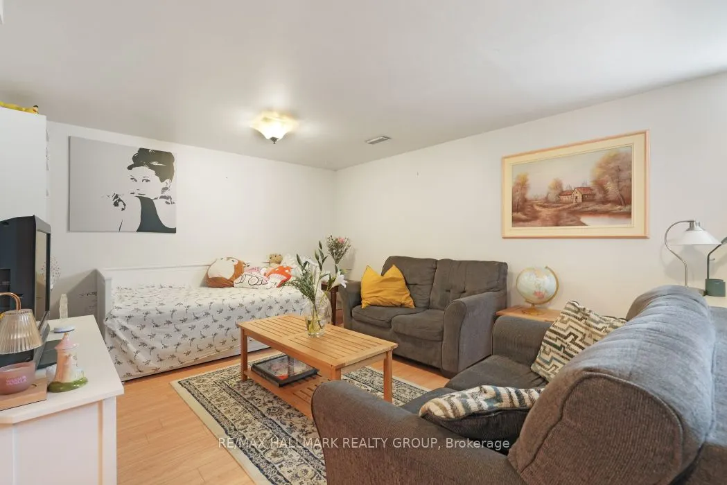 2534 Southvale Crescent