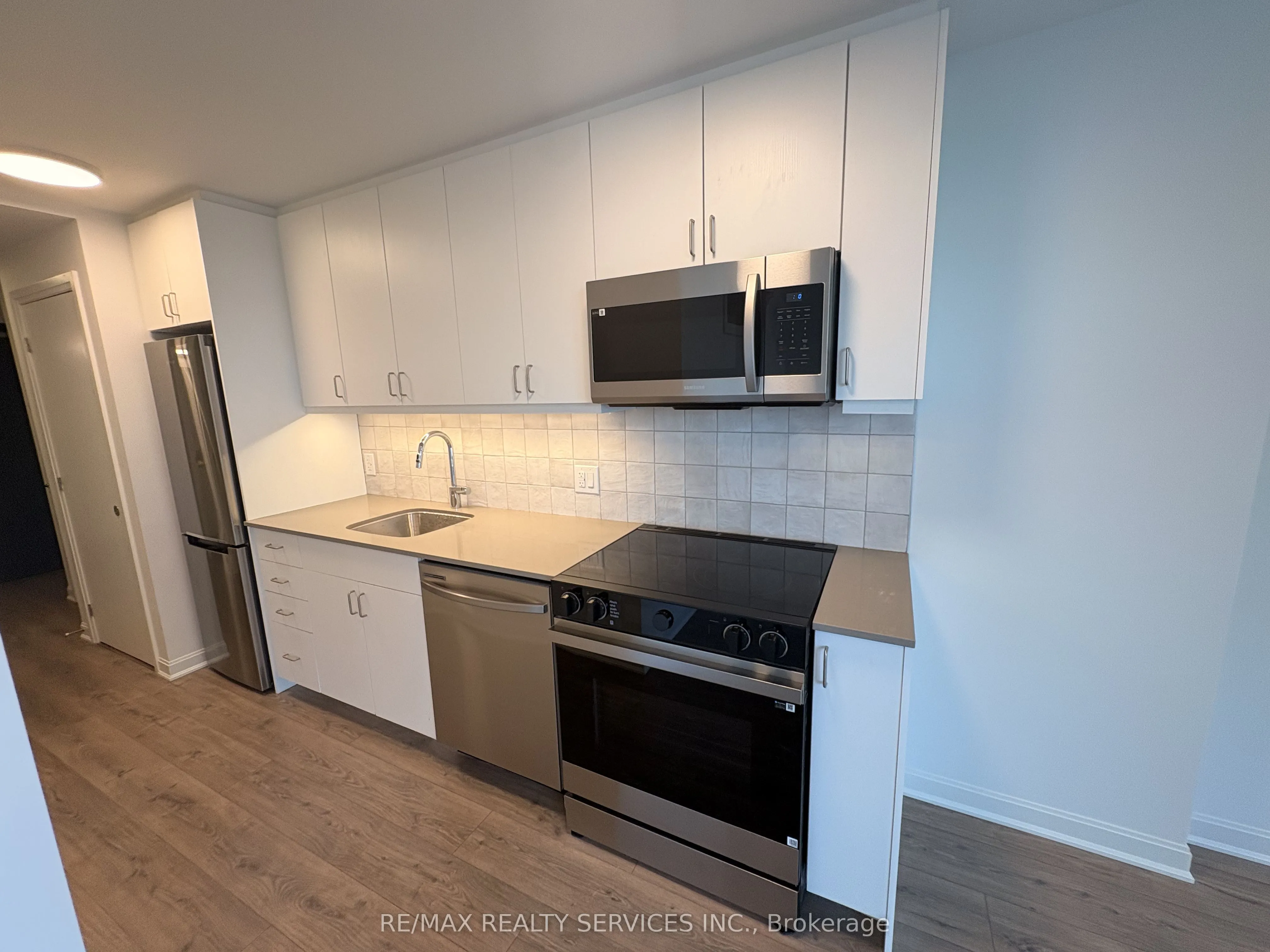 223 Princess Street, #423