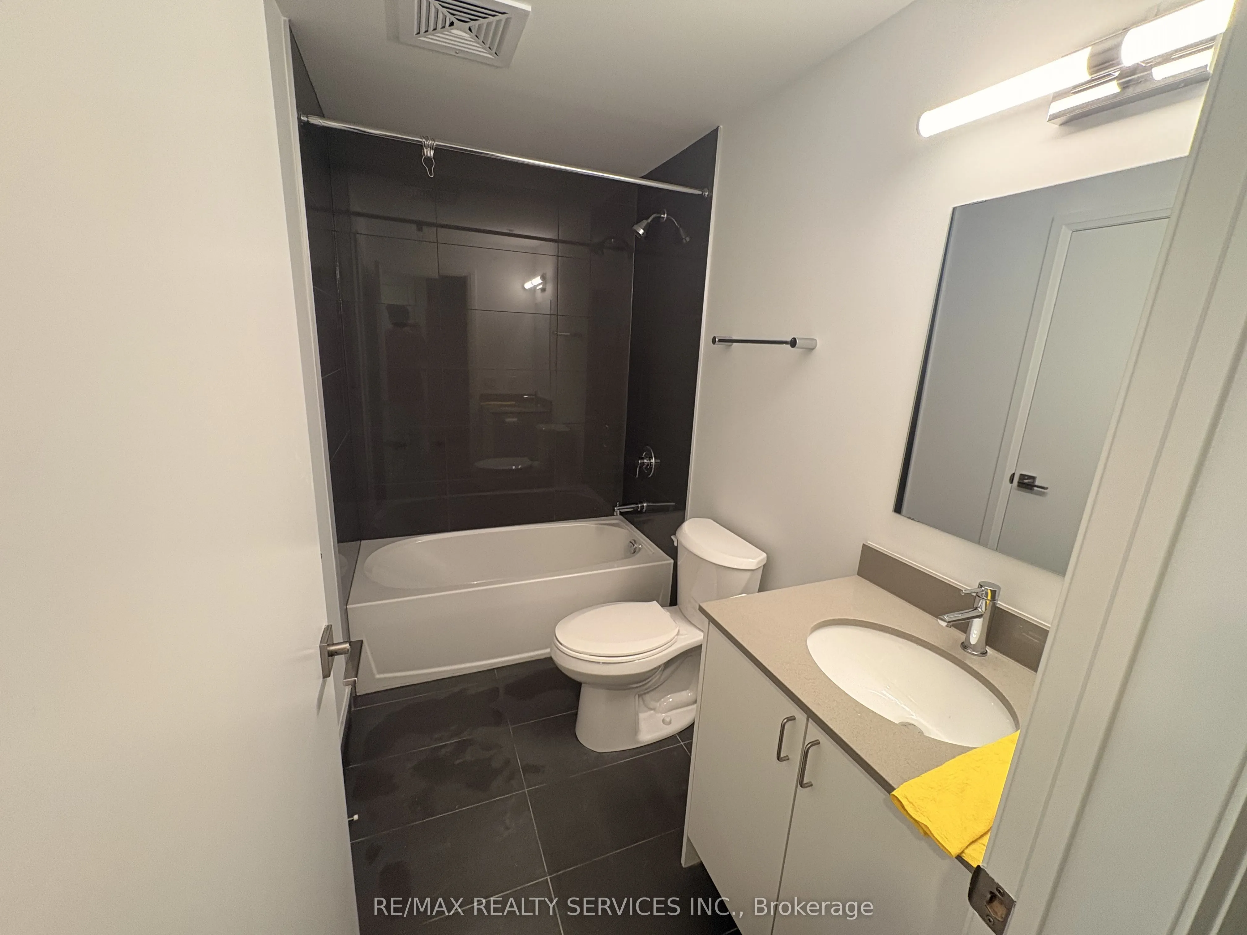 223 Princess Street, #423