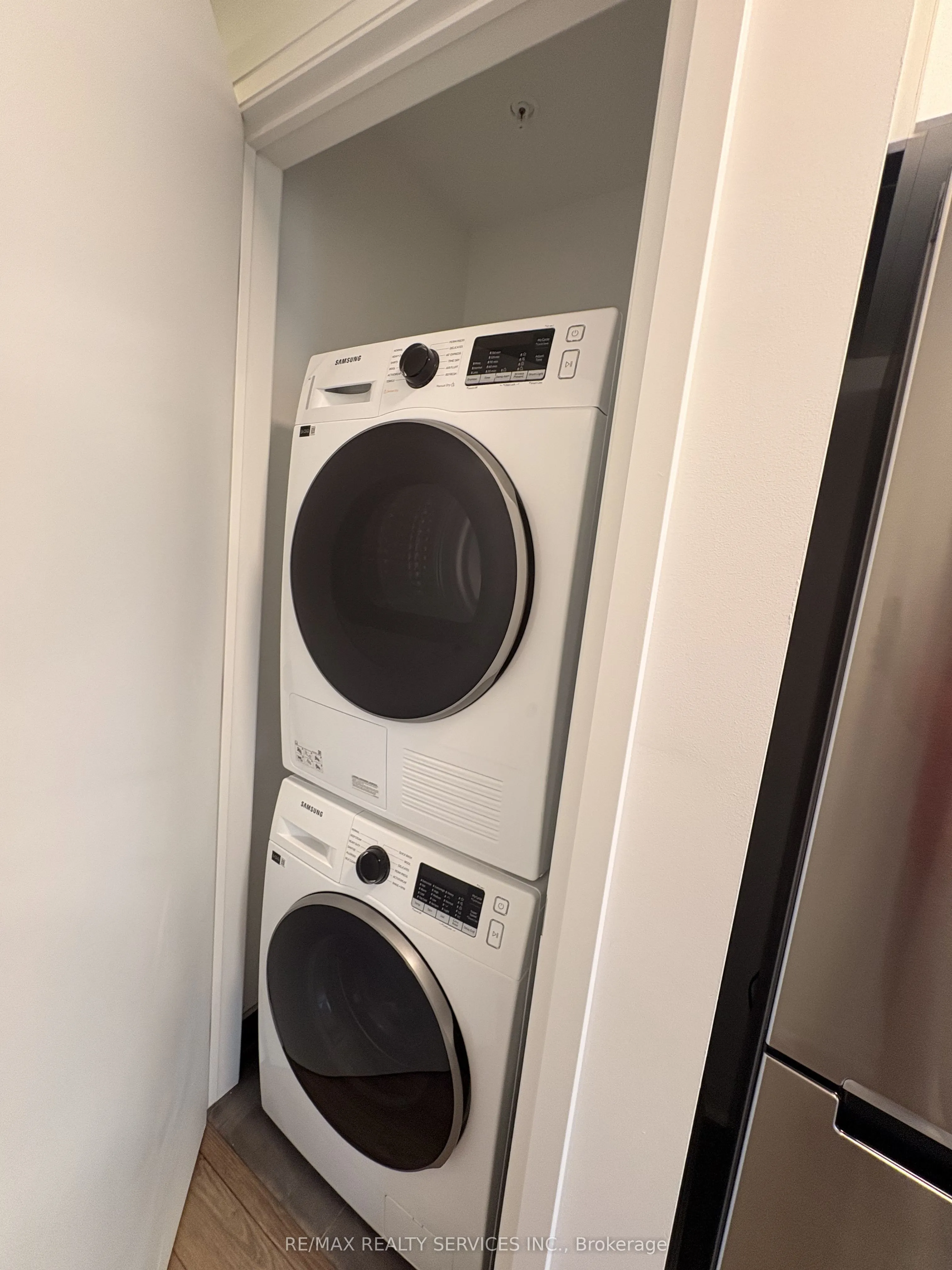 223 Princess Street, #423