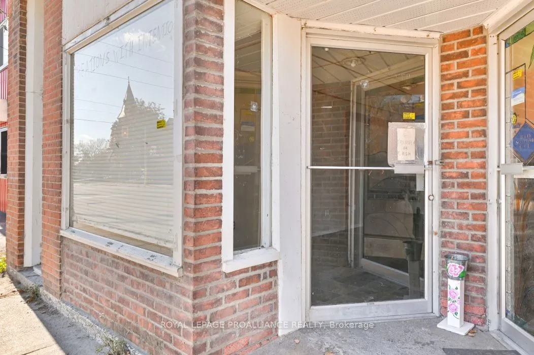 208 Victoria Street N