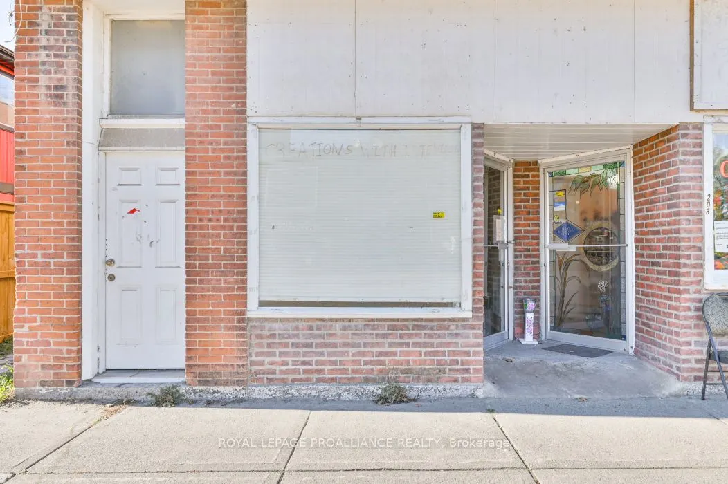 208 Victoria Street N