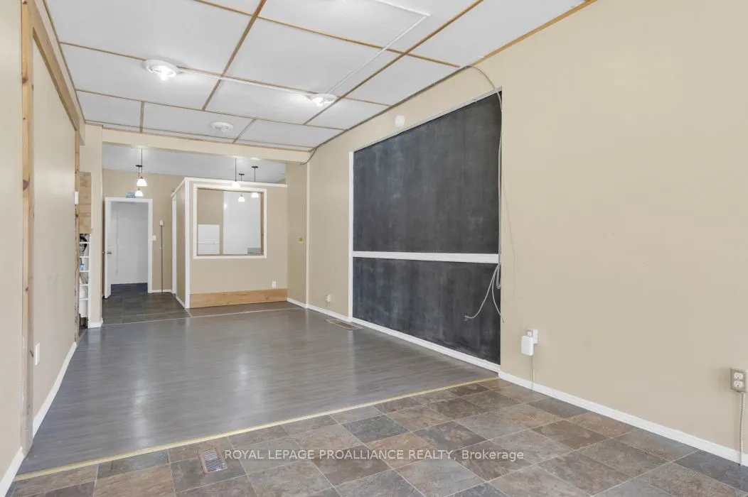 208 Victoria Street N