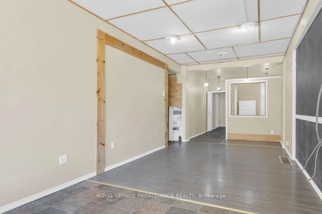 208 Victoria Street N