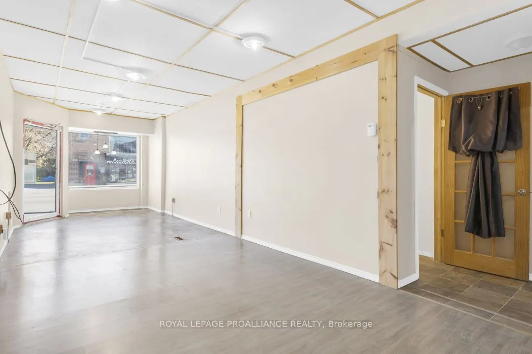 208 Victoria Street N