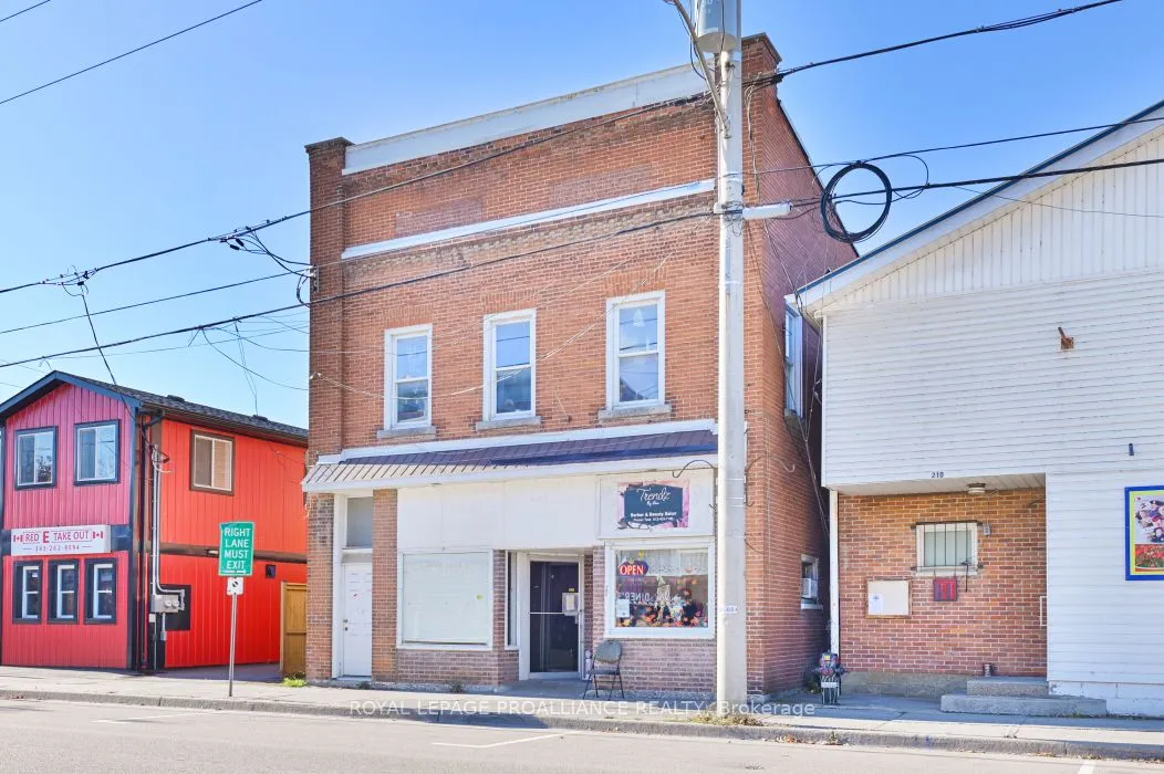 208 Victoria Street N