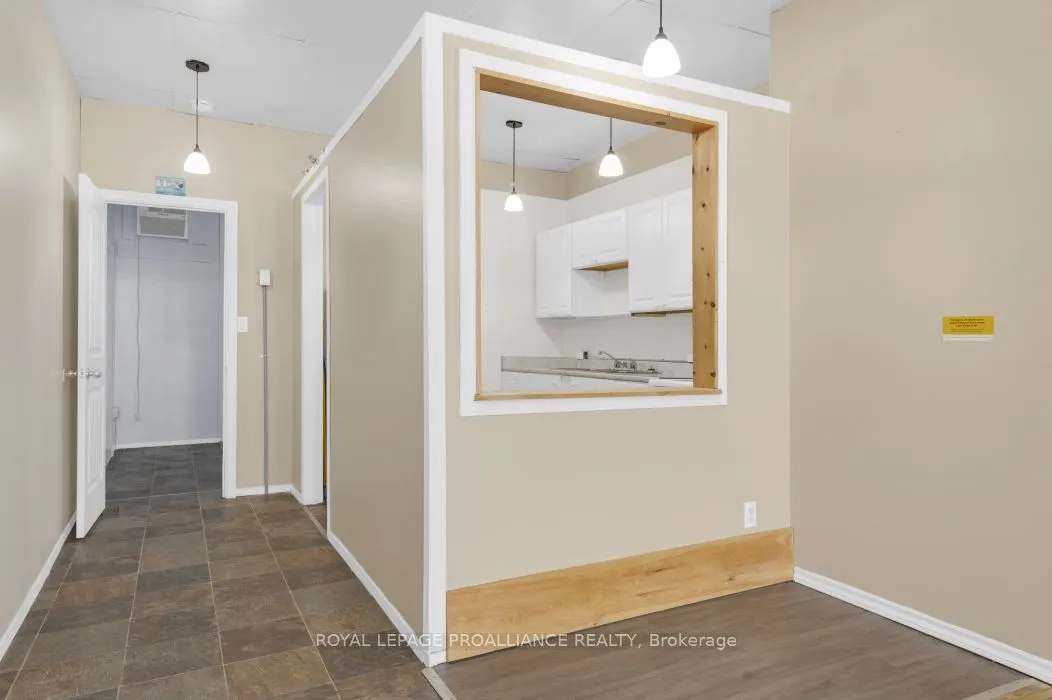 208 Victoria Street N