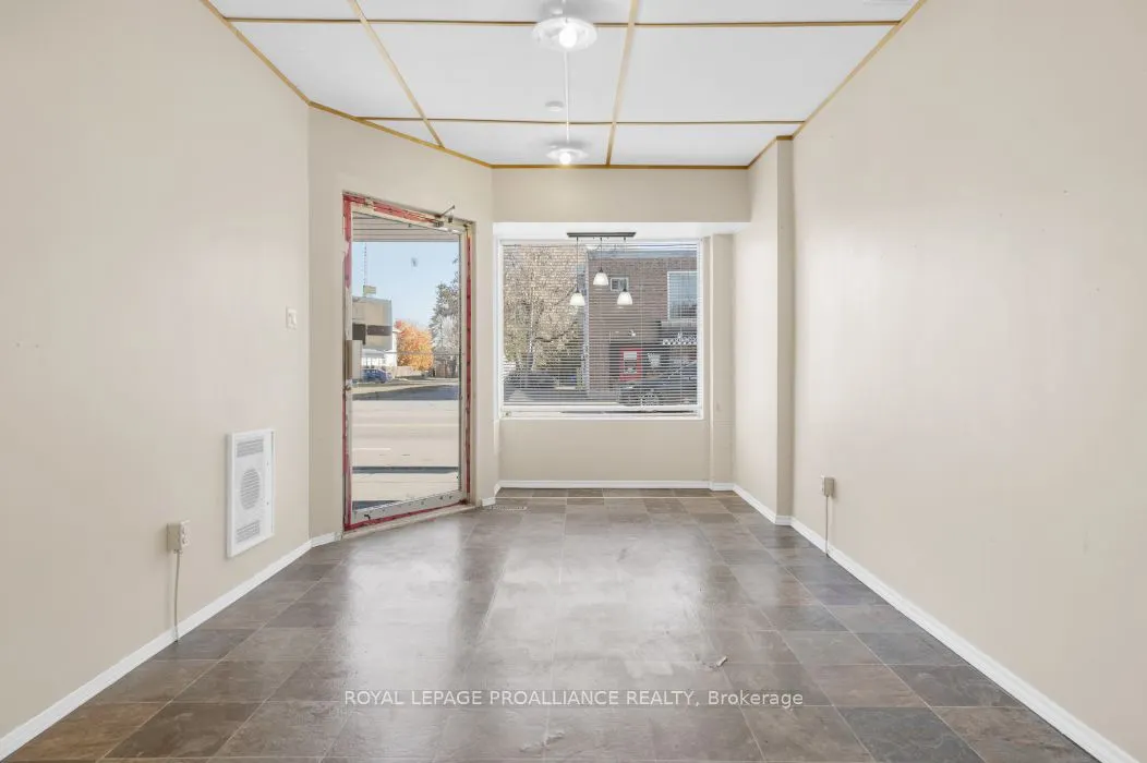 208 Victoria Street N