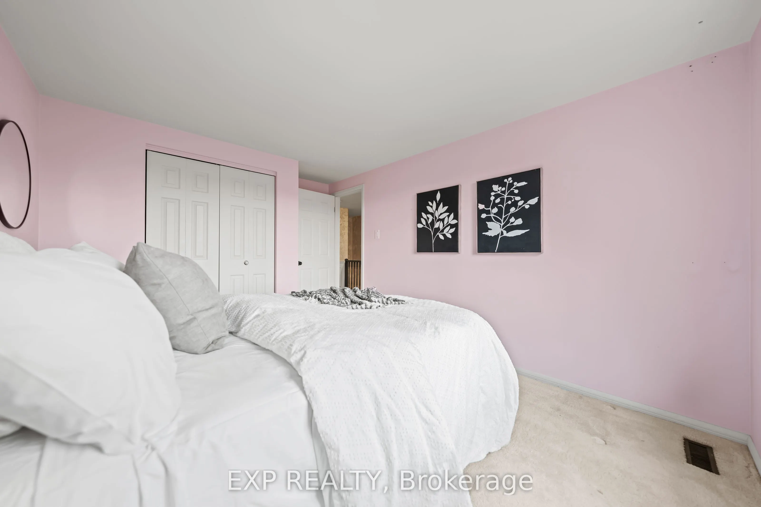 362 Pommel Gate Crescent