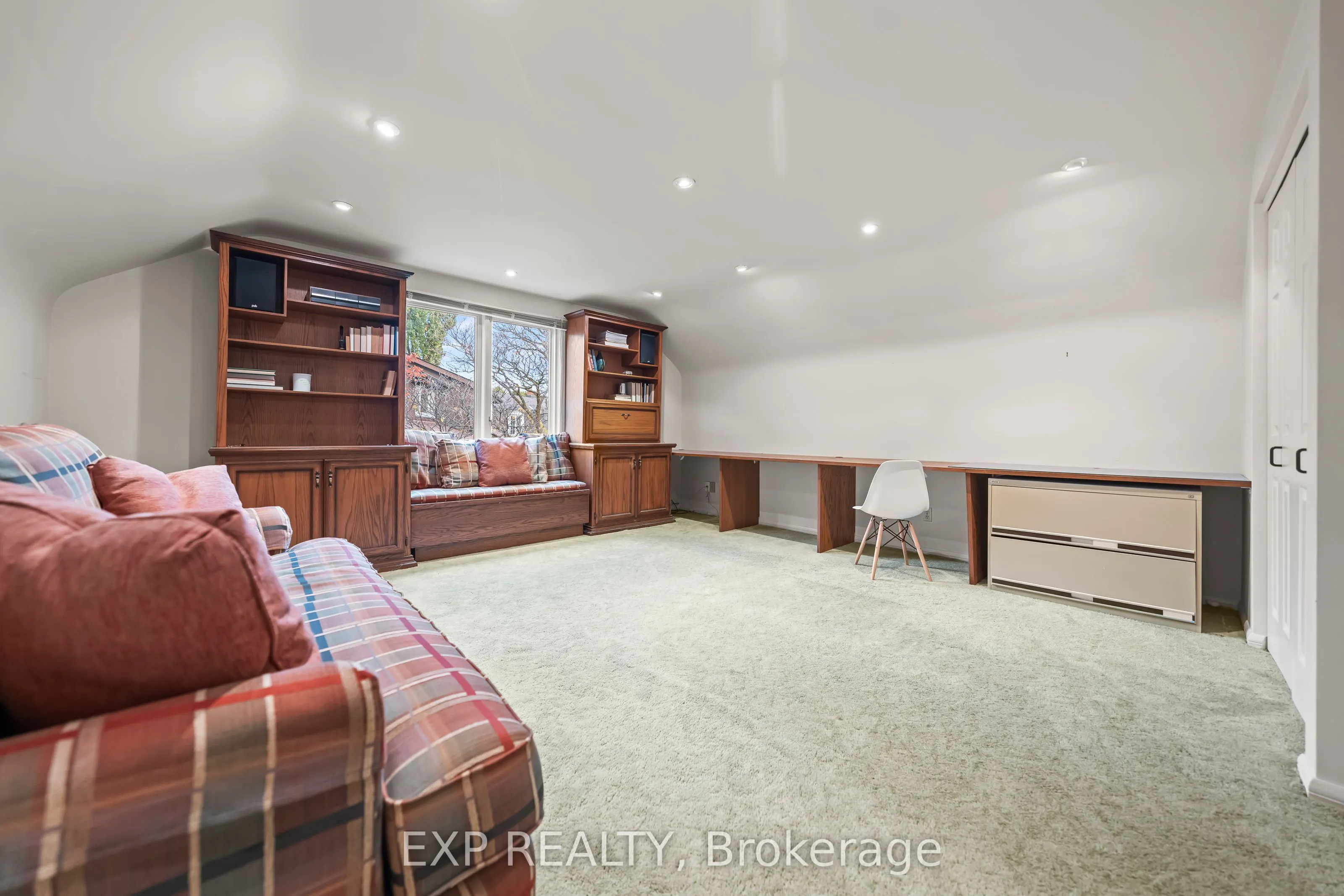 362 Pommel Gate Crescent