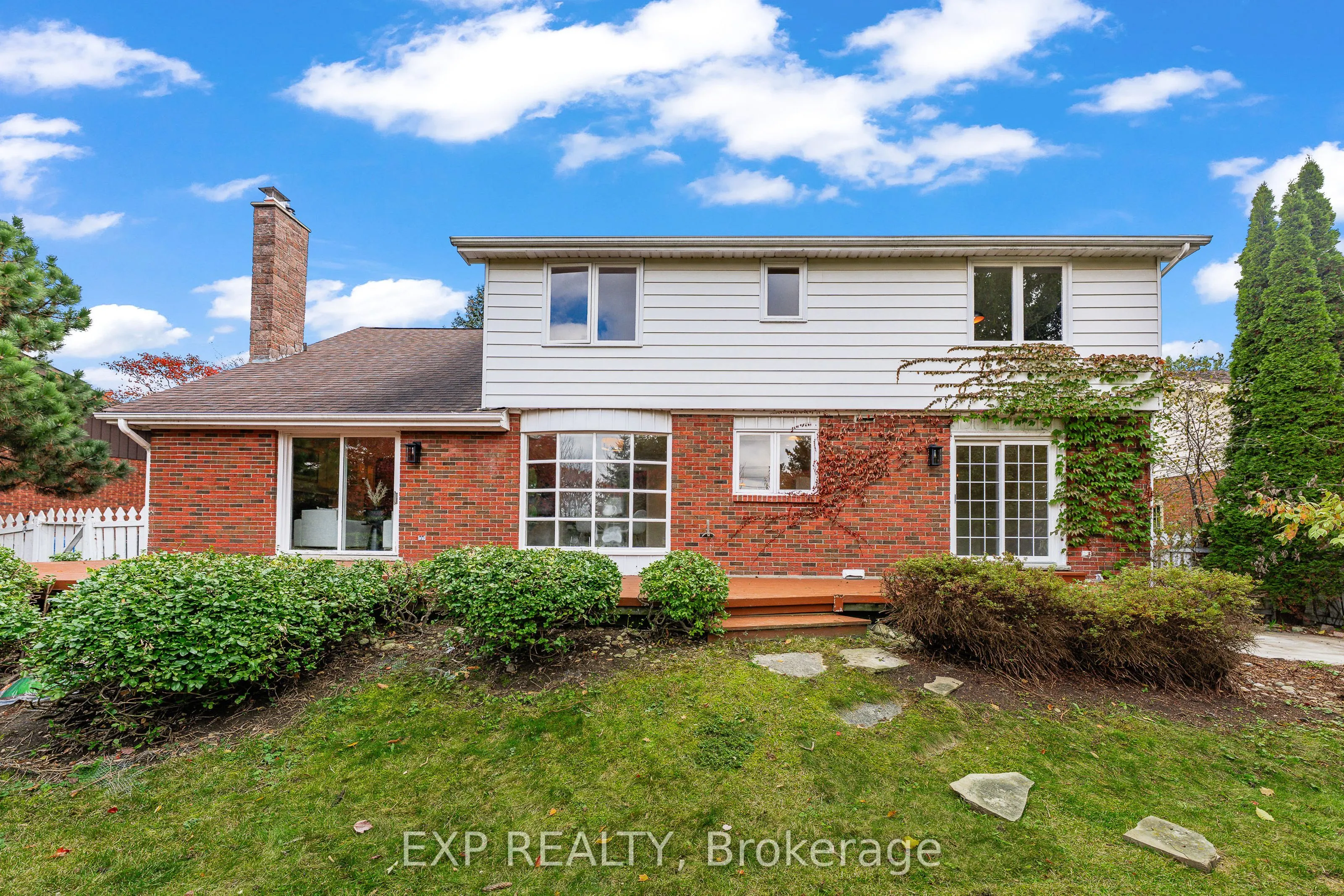 362 Pommel Gate Crescent