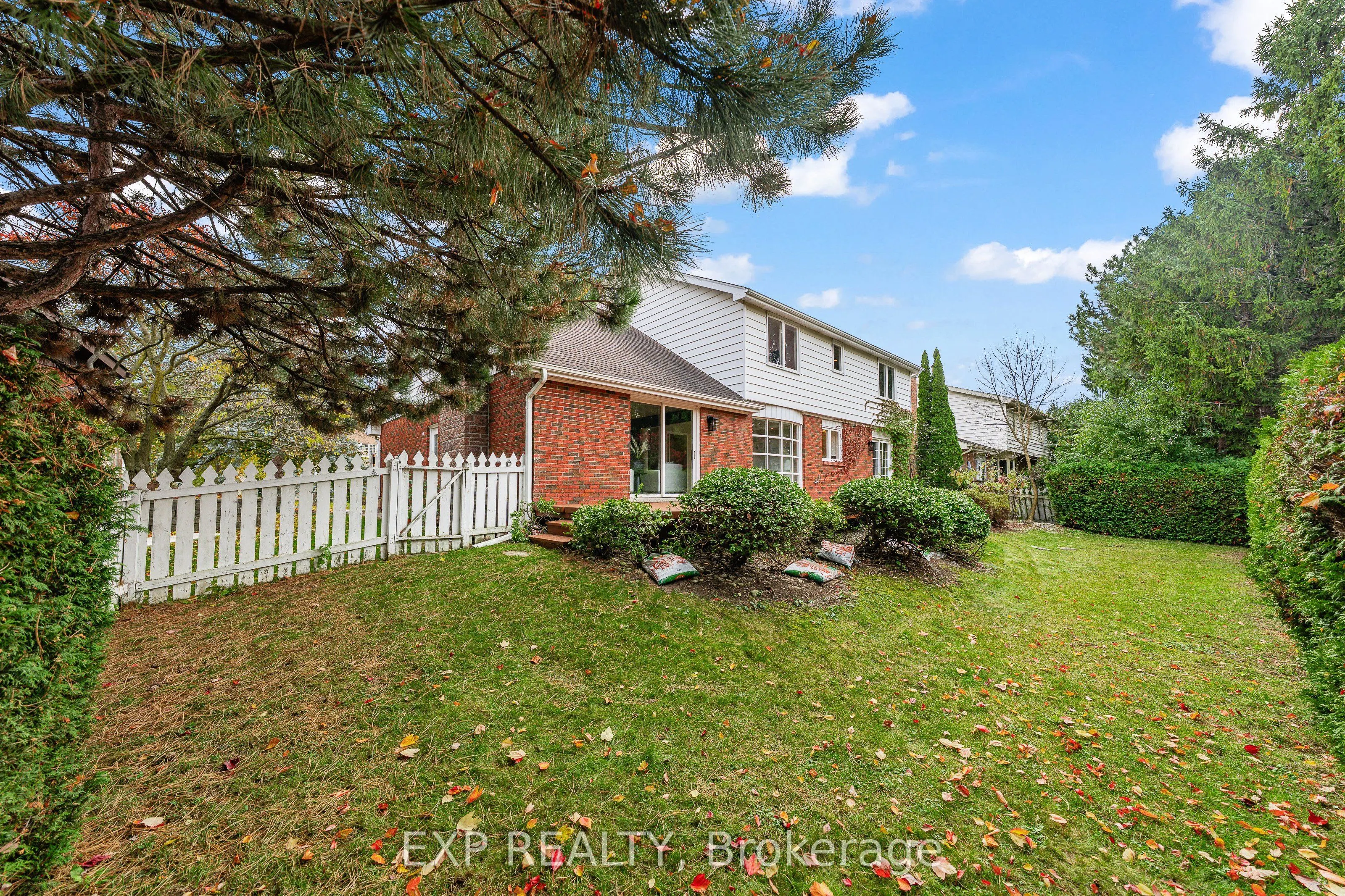 362 Pommel Gate Crescent