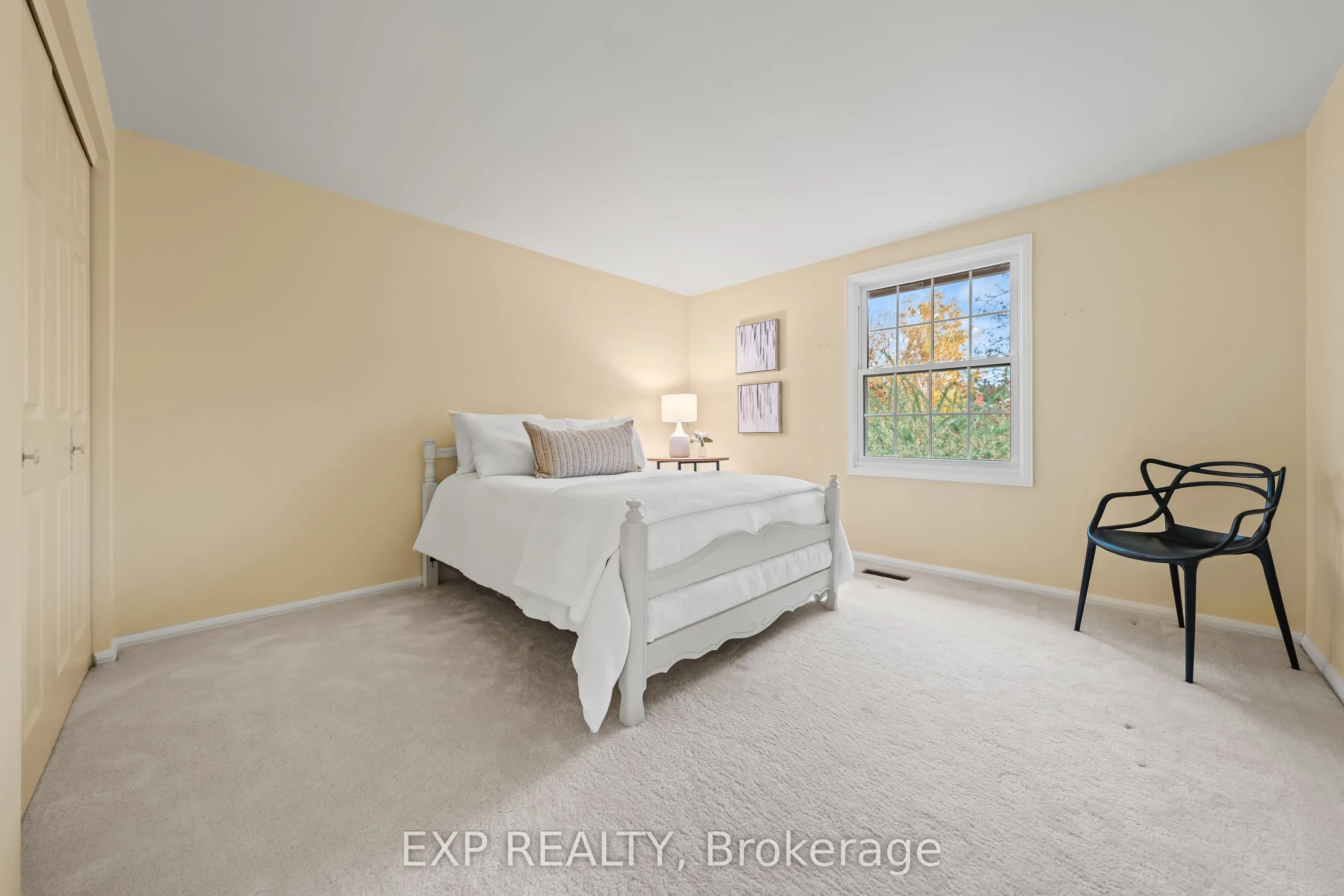 362 Pommel Gate Crescent