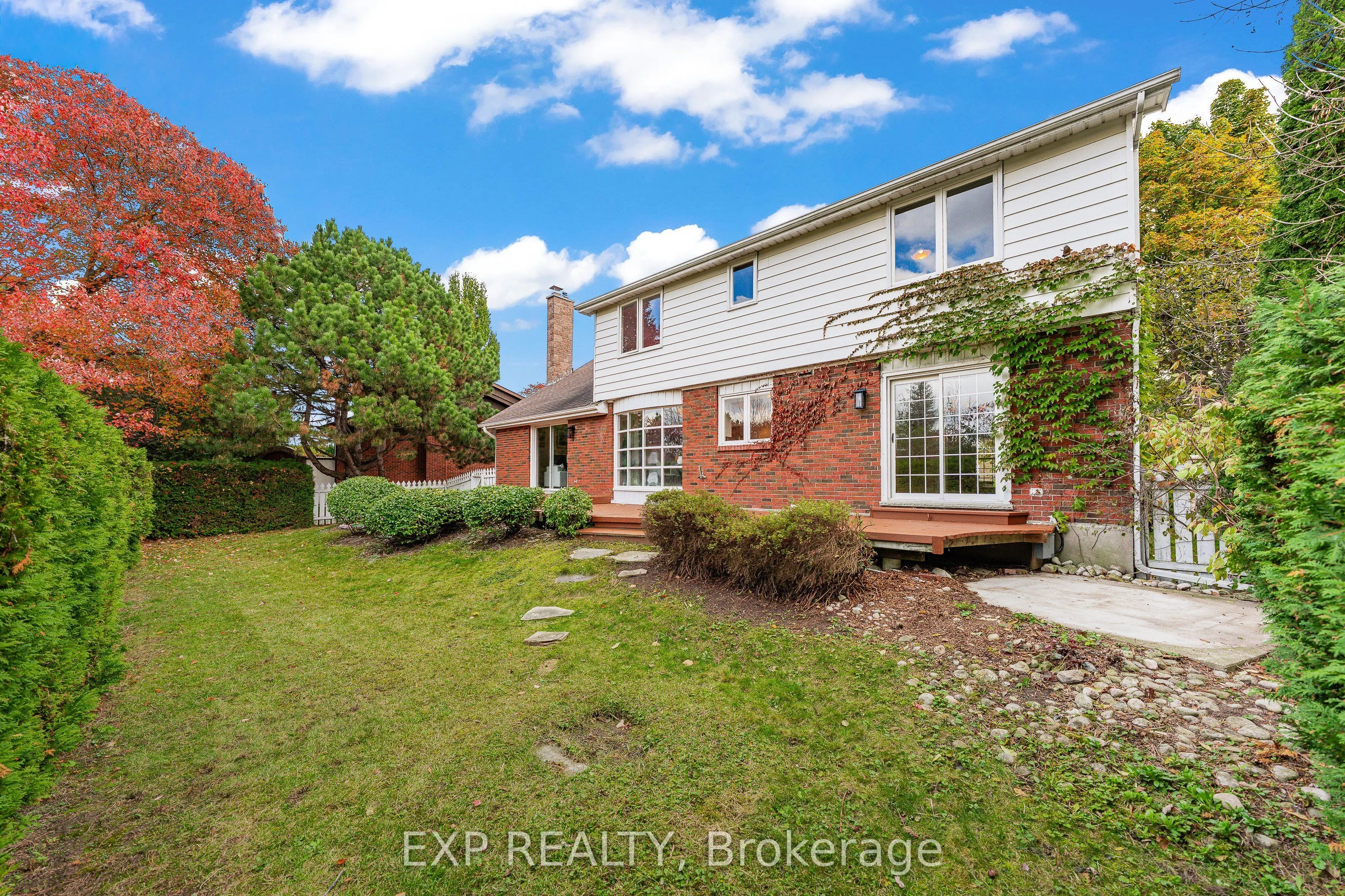 362 Pommel Gate Crescent