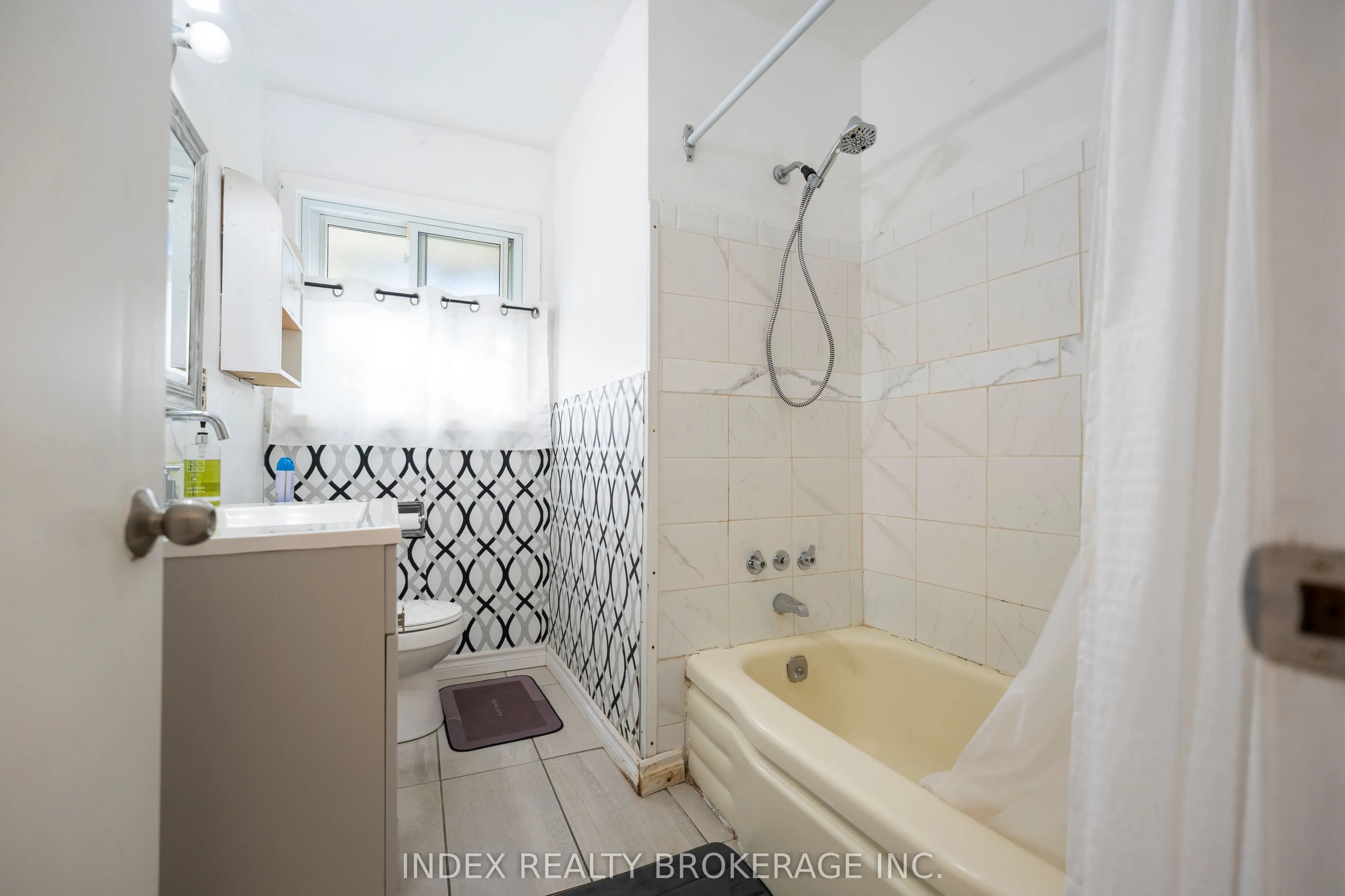 3664 Arlington Avenue