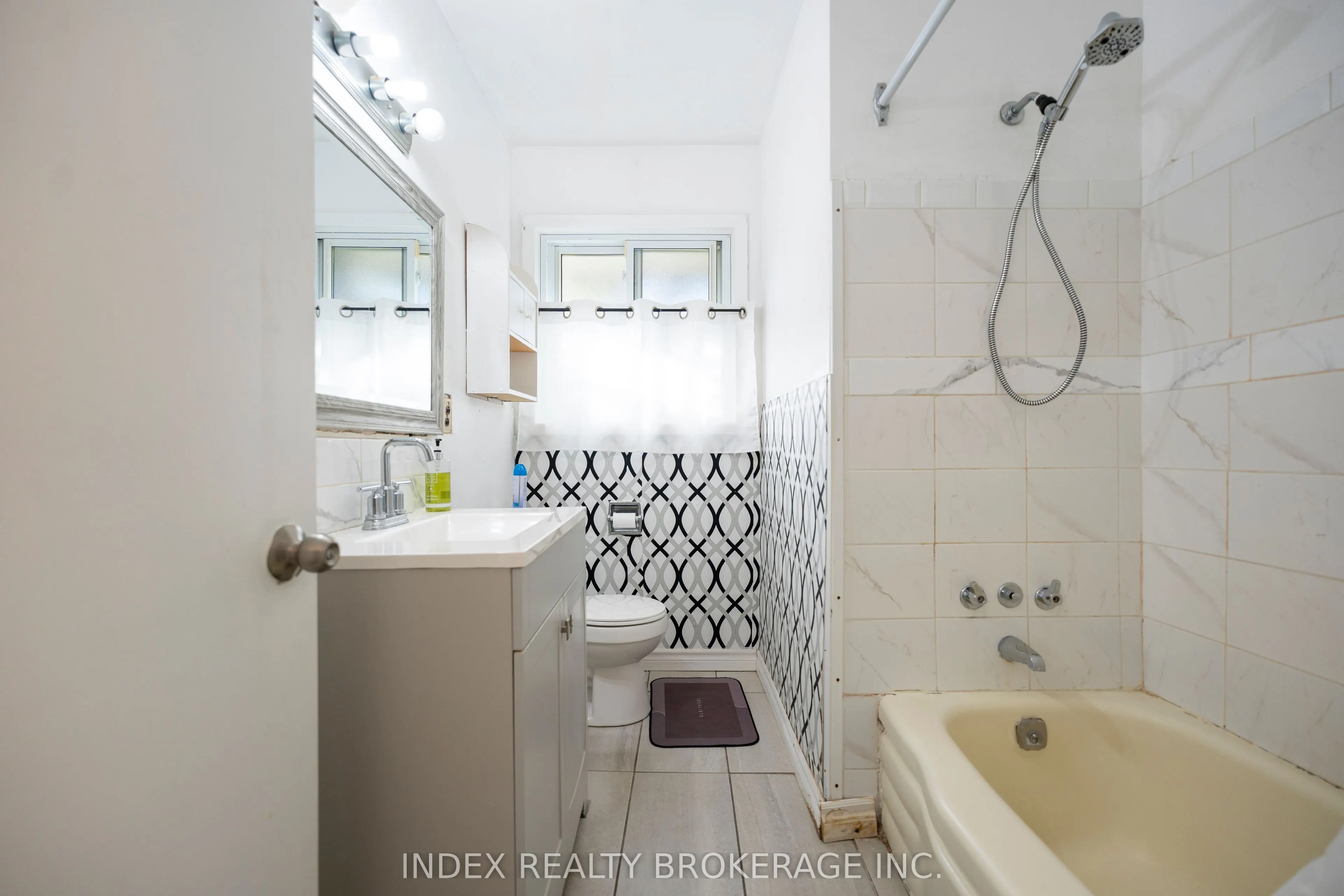 3664 Arlington Avenue