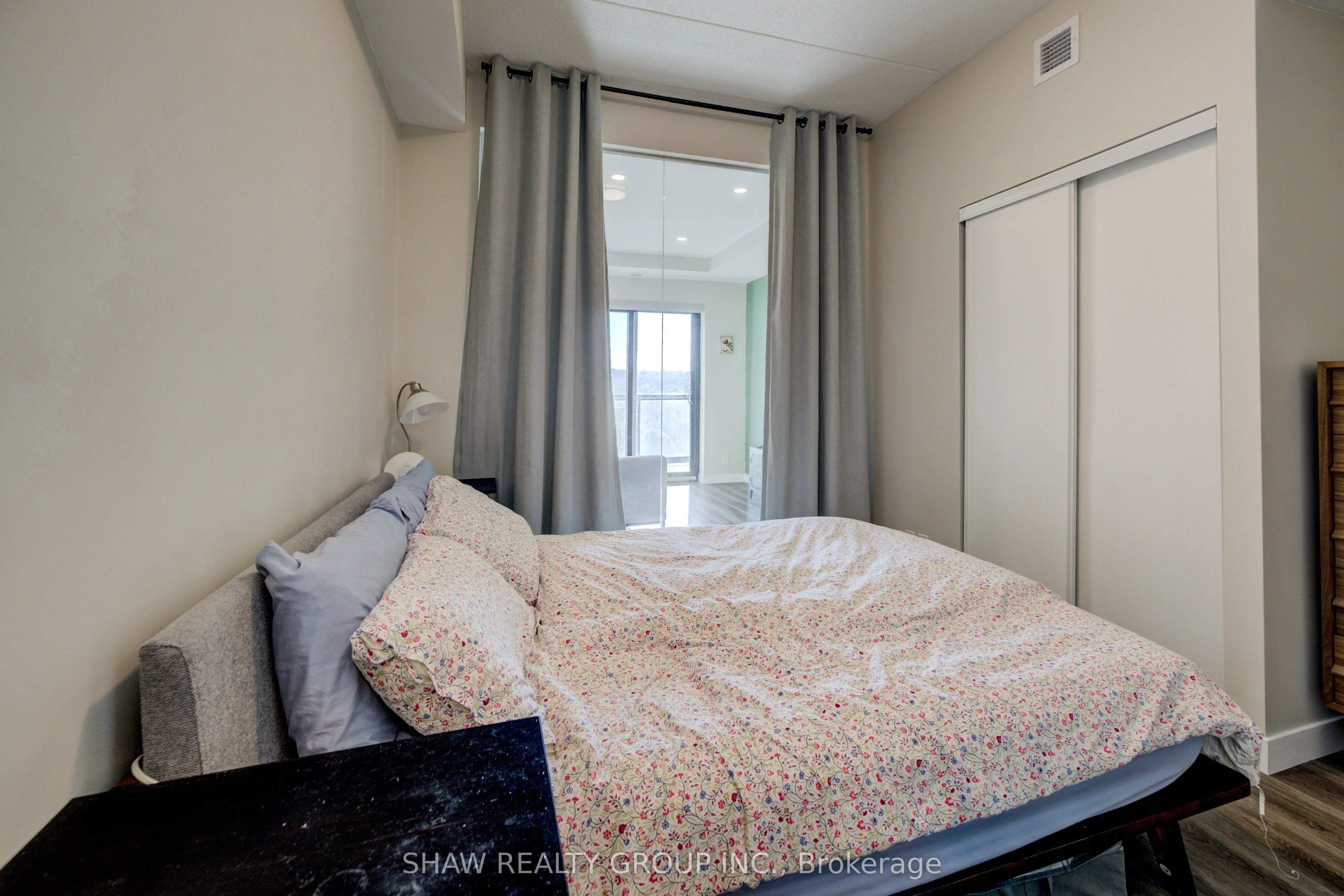 15 Queen Street S, #1015