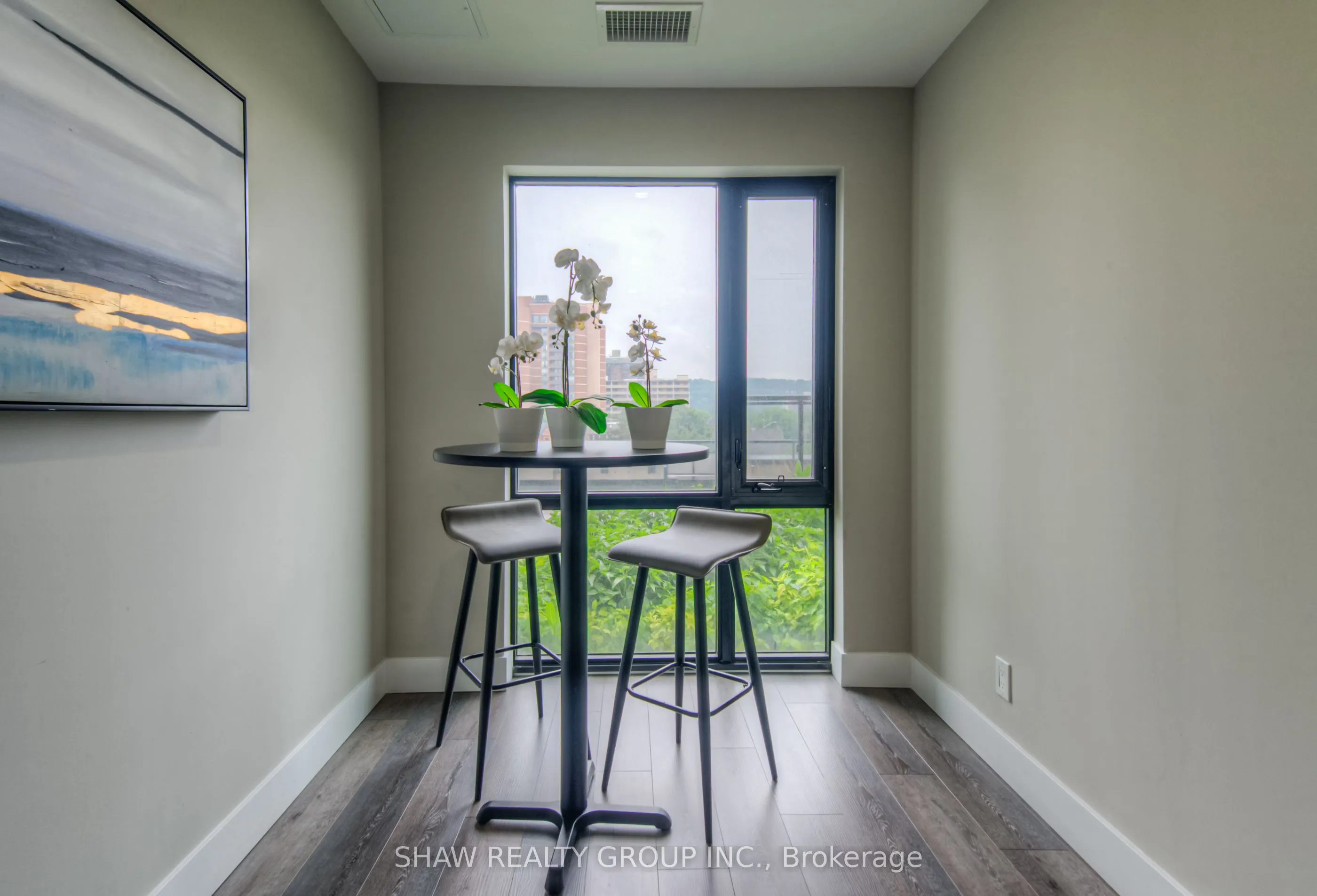 15 Queen Street S, #1015