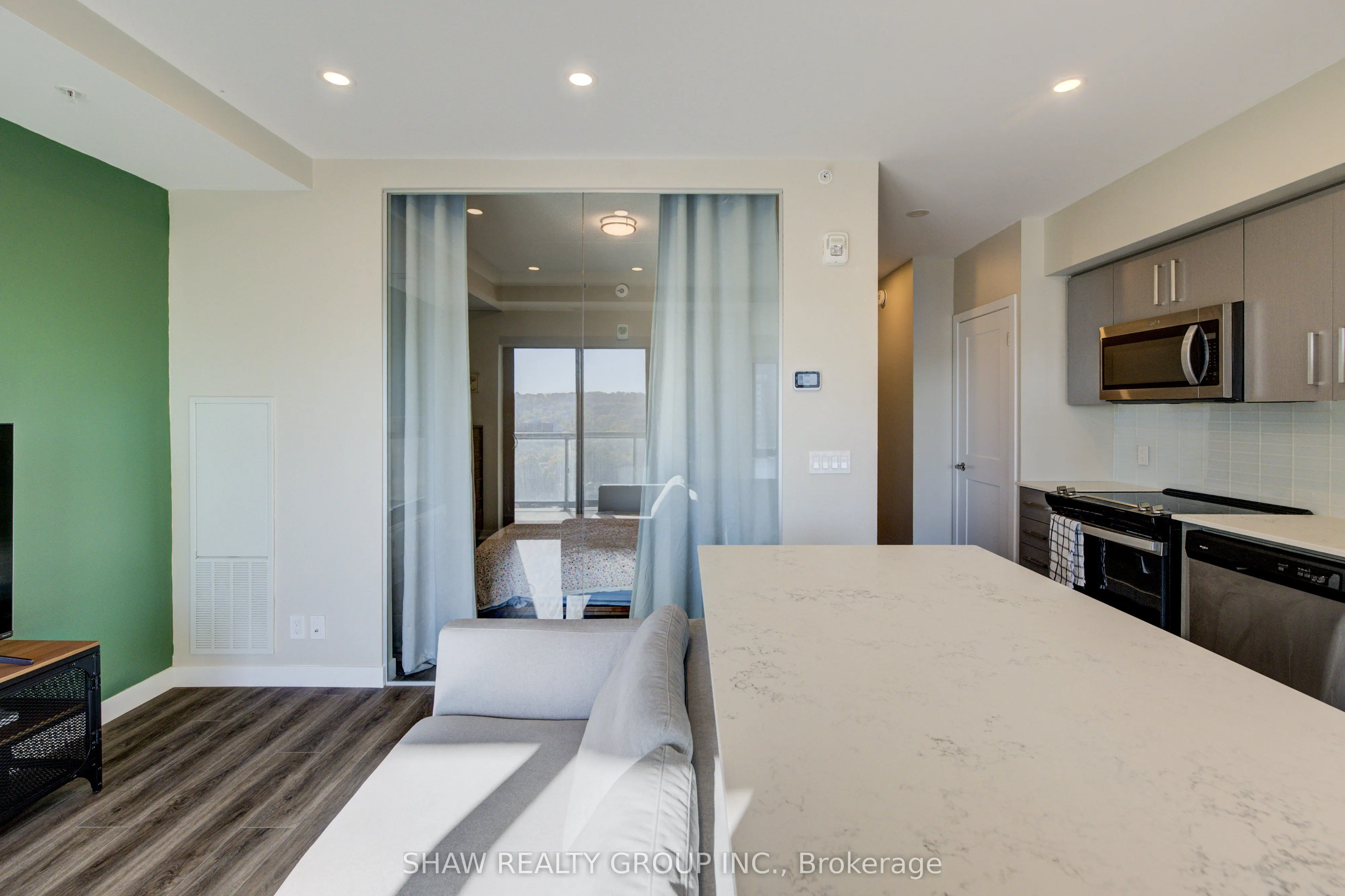 15 Queen Street S, #1015