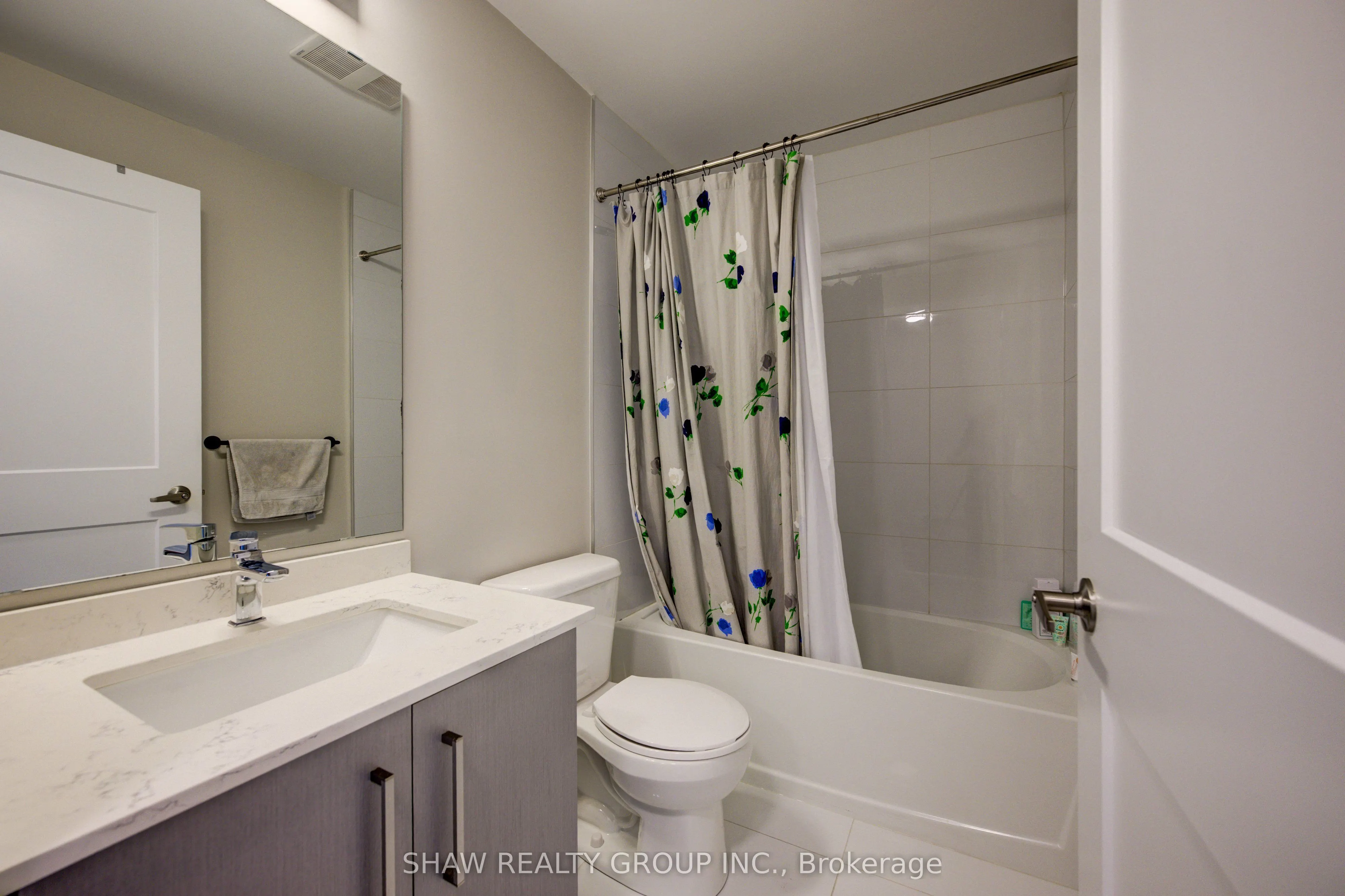 15 Queen Street S, #1015