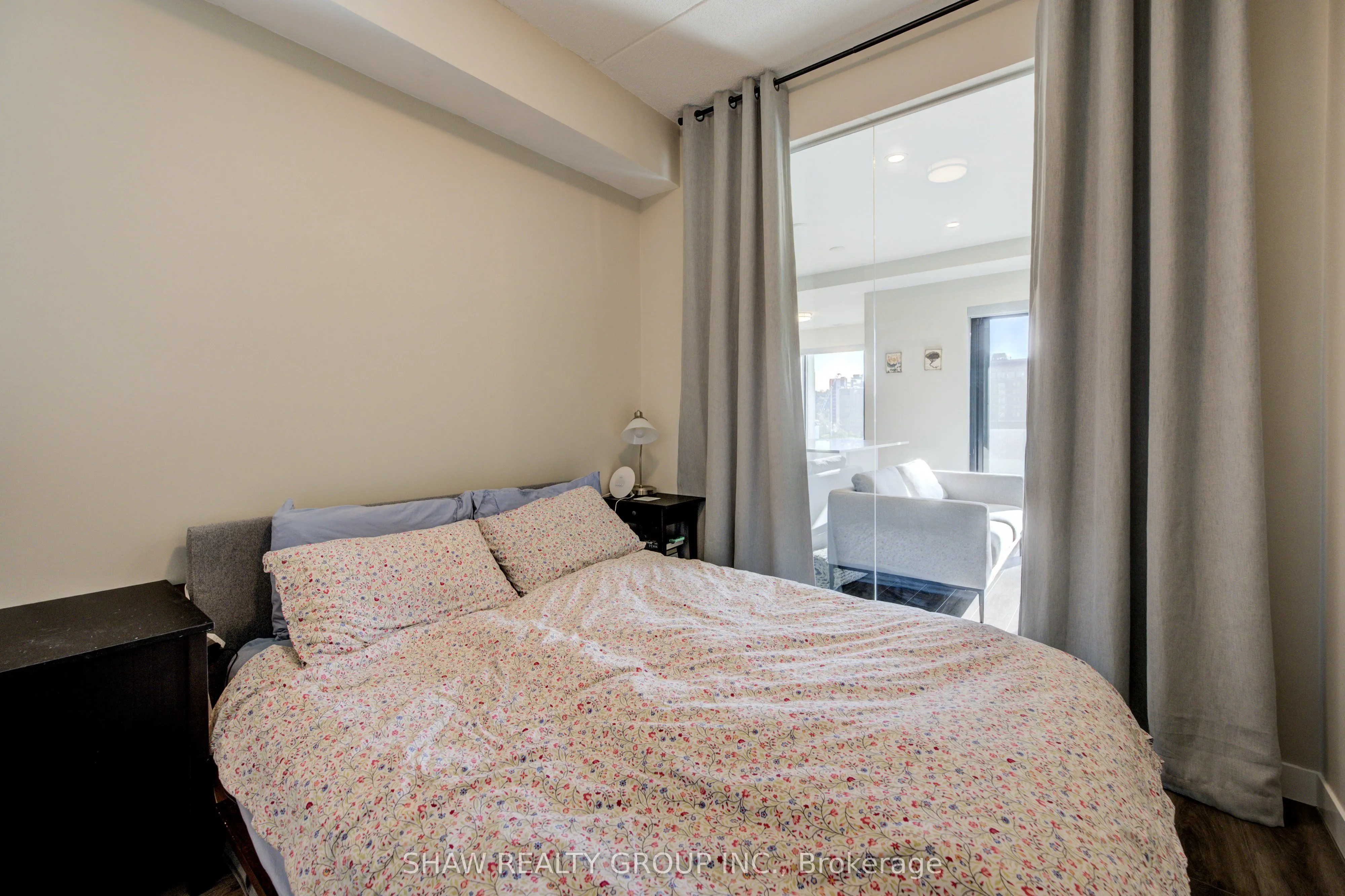 15 Queen Street S, #1015