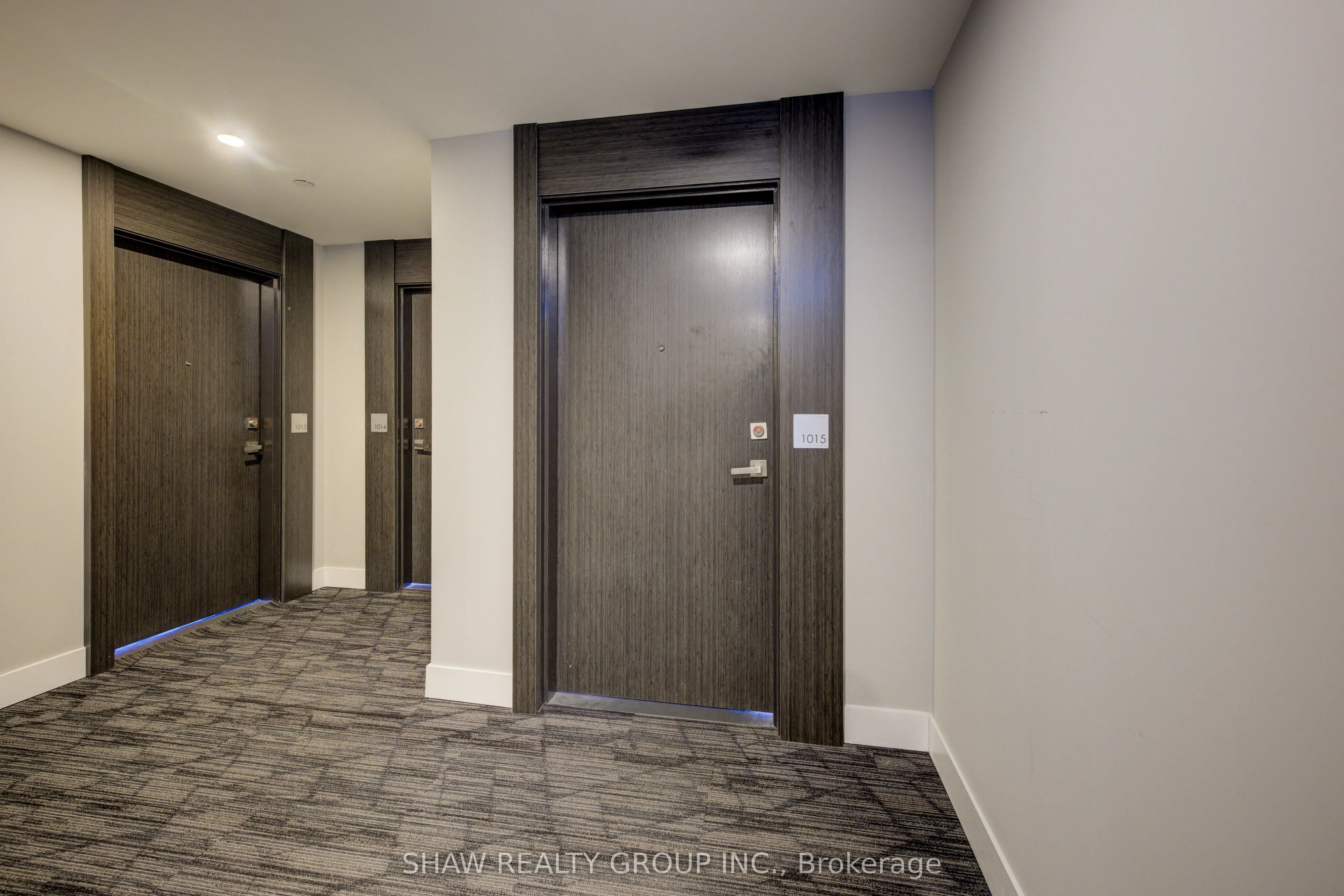 15 Queen Street S, #1015