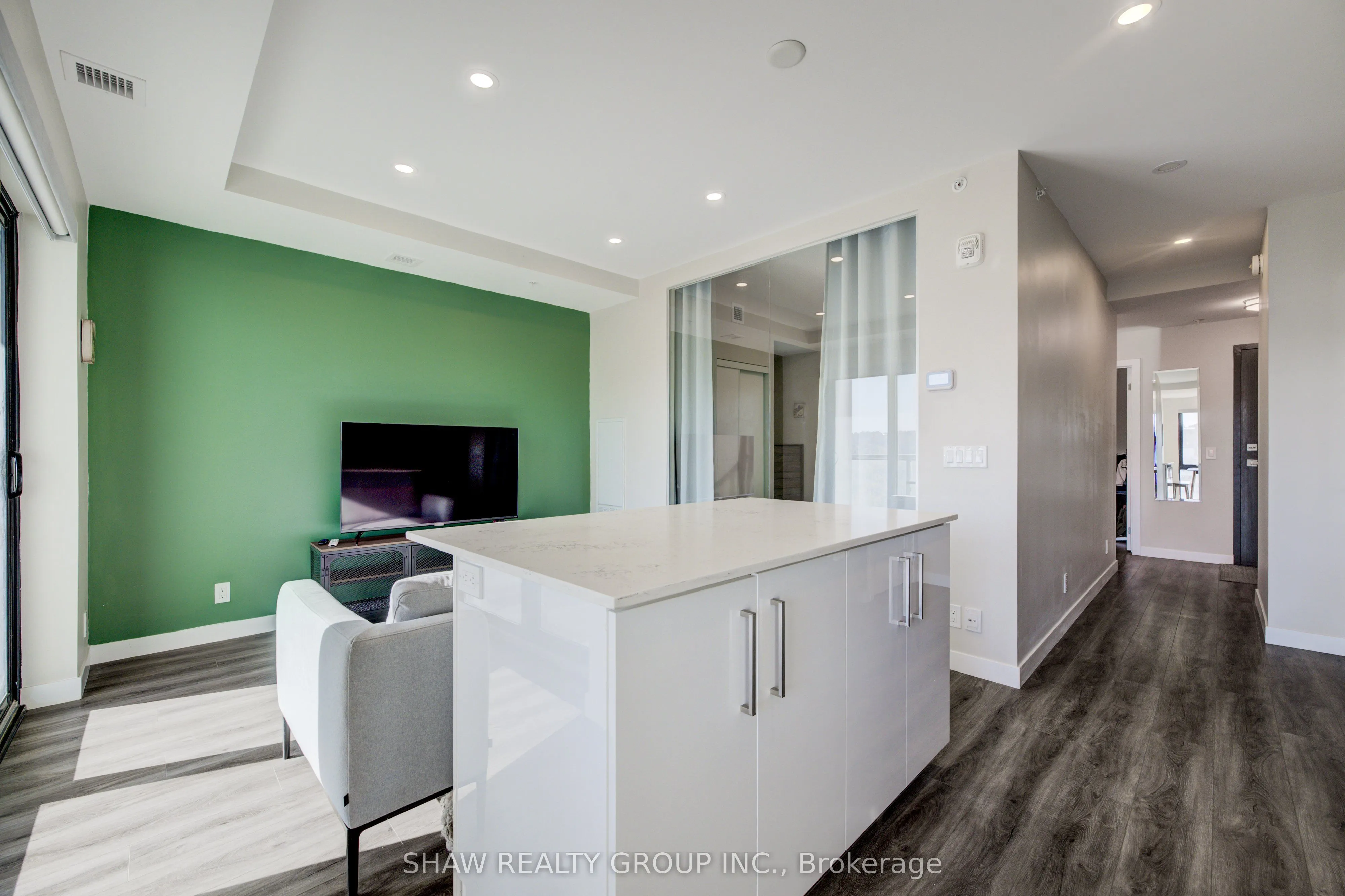 15 Queen Street S, #1015